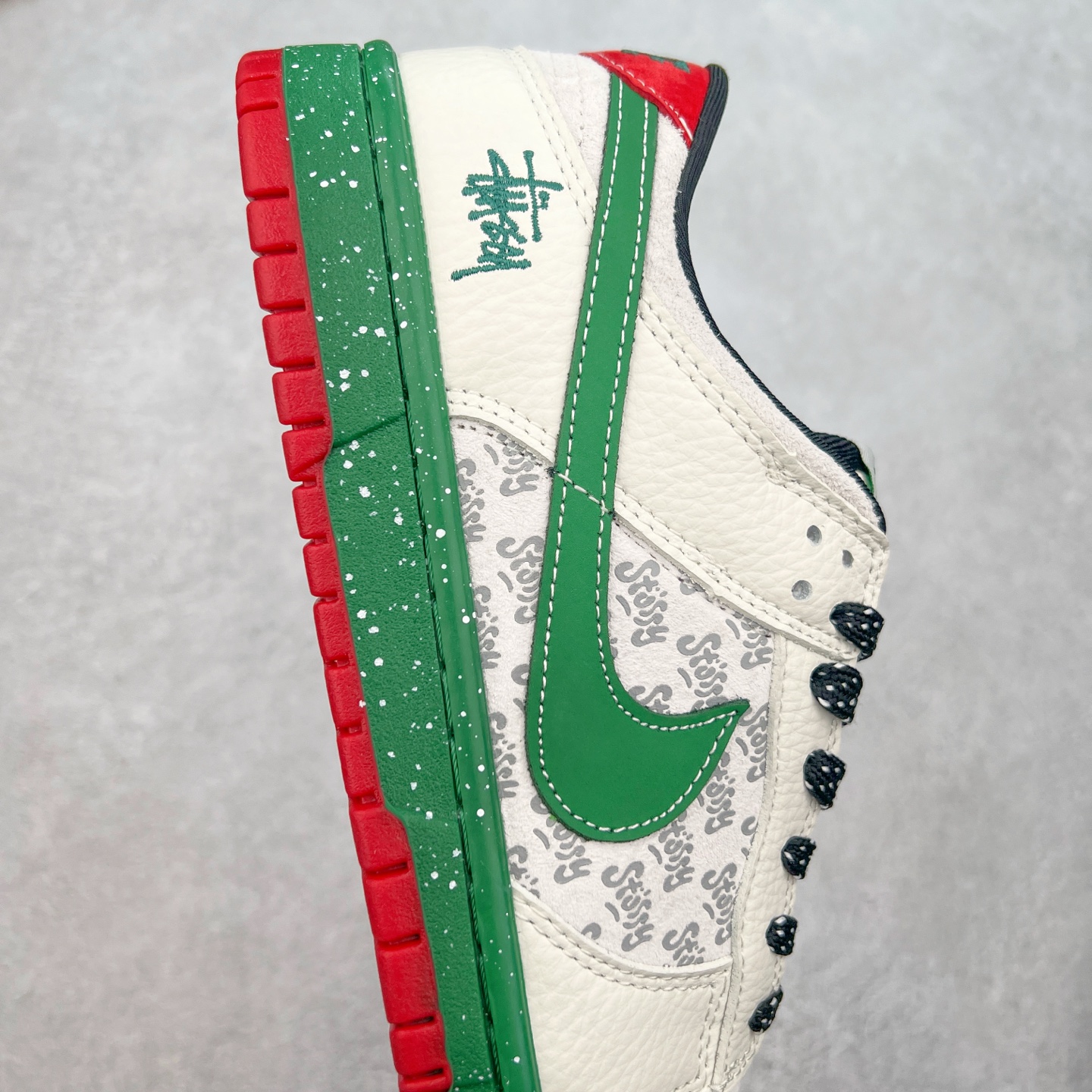 图片[6]-NK Dunk Low 定制配色 SC9207-406 大厂出品 极力推荐 原装头层材料 独家版型蒸餾加工帶來的是更好的视觉和脚感体验大厂纯原品质出货 清洁度 电绣工艺 皮料切割干净无任何毛边 细节完美 实拍调校N版已经零色差零失真 百分百还原实物色彩所见即所得 不存在货不对板色差等低级问题 选购参考实物拍摄 不混卖不参货 只用心做好货严格选品 承诺混一赔十 尺码：36 36.5 37.5 38 38.5 39 40 40.5 41 42 42.5 43 44 44.5 45-选品中心