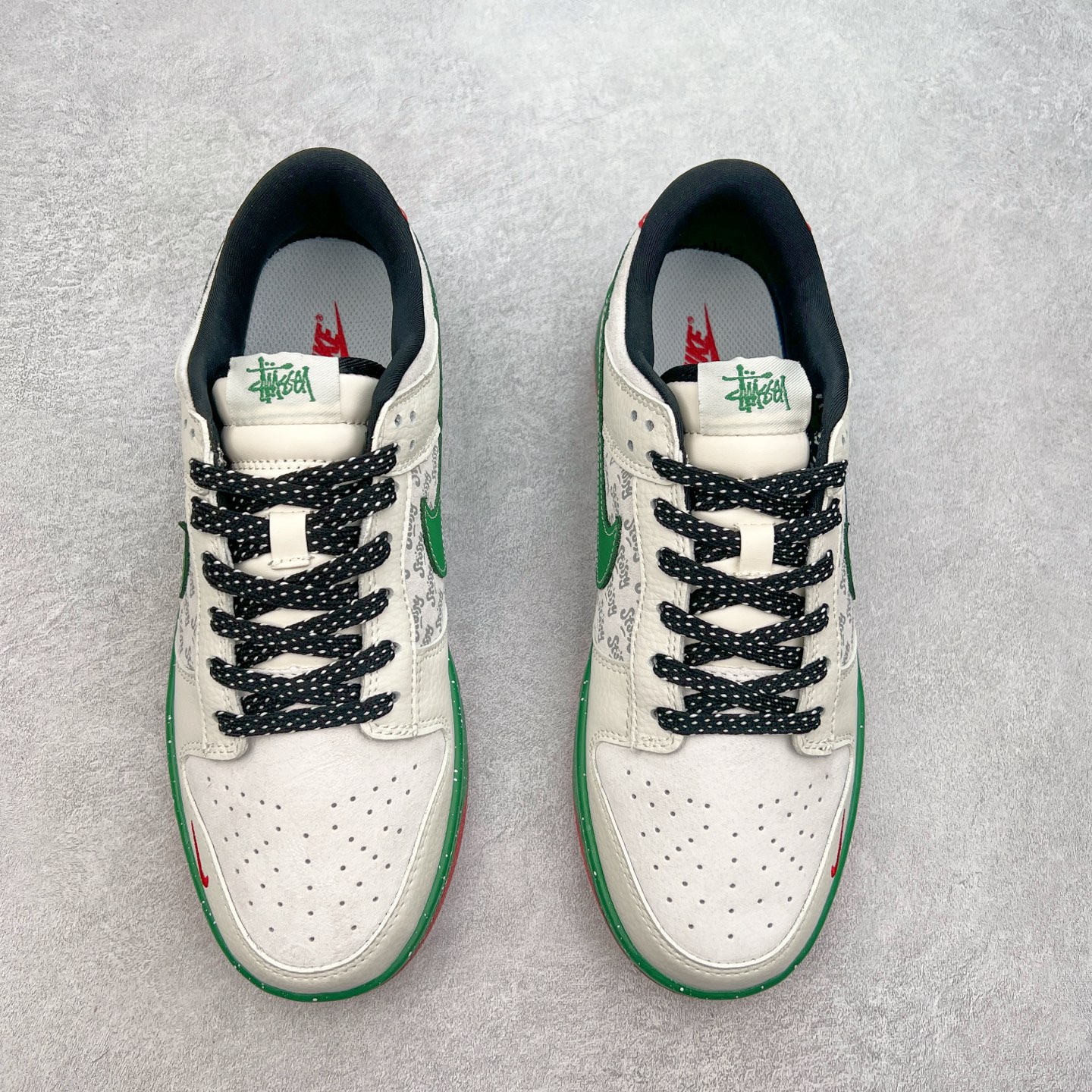 图片[2]-NK Dunk Low 定制配色 SC9207-406 大厂出品 极力推荐 原装头层材料 独家版型蒸餾加工帶來的是更好的视觉和脚感体验大厂纯原品质出货 清洁度 电绣工艺 皮料切割干净无任何毛边 细节完美 实拍调校N版已经零色差零失真 百分百还原实物色彩所见即所得 不存在货不对板色差等低级问题 选购参考实物拍摄 不混卖不参货 只用心做好货严格选品 承诺混一赔十 尺码：36 36.5 37.5 38 38.5 39 40 40.5 41 42 42.5 43 44 44.5 45-选品中心
