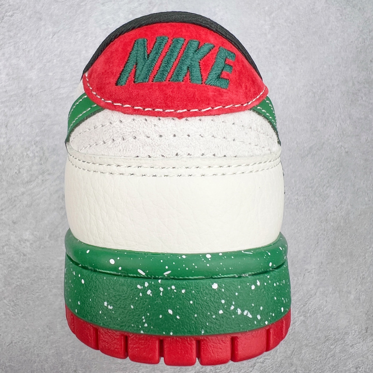 图片[8]-NK Dunk Low 定制配色 SC9207-406 大厂出品 极力推荐 原装头层材料 独家版型蒸餾加工帶來的是更好的视觉和脚感体验大厂纯原品质出货 清洁度 电绣工艺 皮料切割干净无任何毛边 细节完美 实拍调校N版已经零色差零失真 百分百还原实物色彩所见即所得 不存在货不对板色差等低级问题 选购参考实物拍摄 不混卖不参货 只用心做好货严格选品 承诺混一赔十 尺码：36 36.5 37.5 38 38.5 39 40 40.5 41 42 42.5 43 44 44.5 45-选品中心