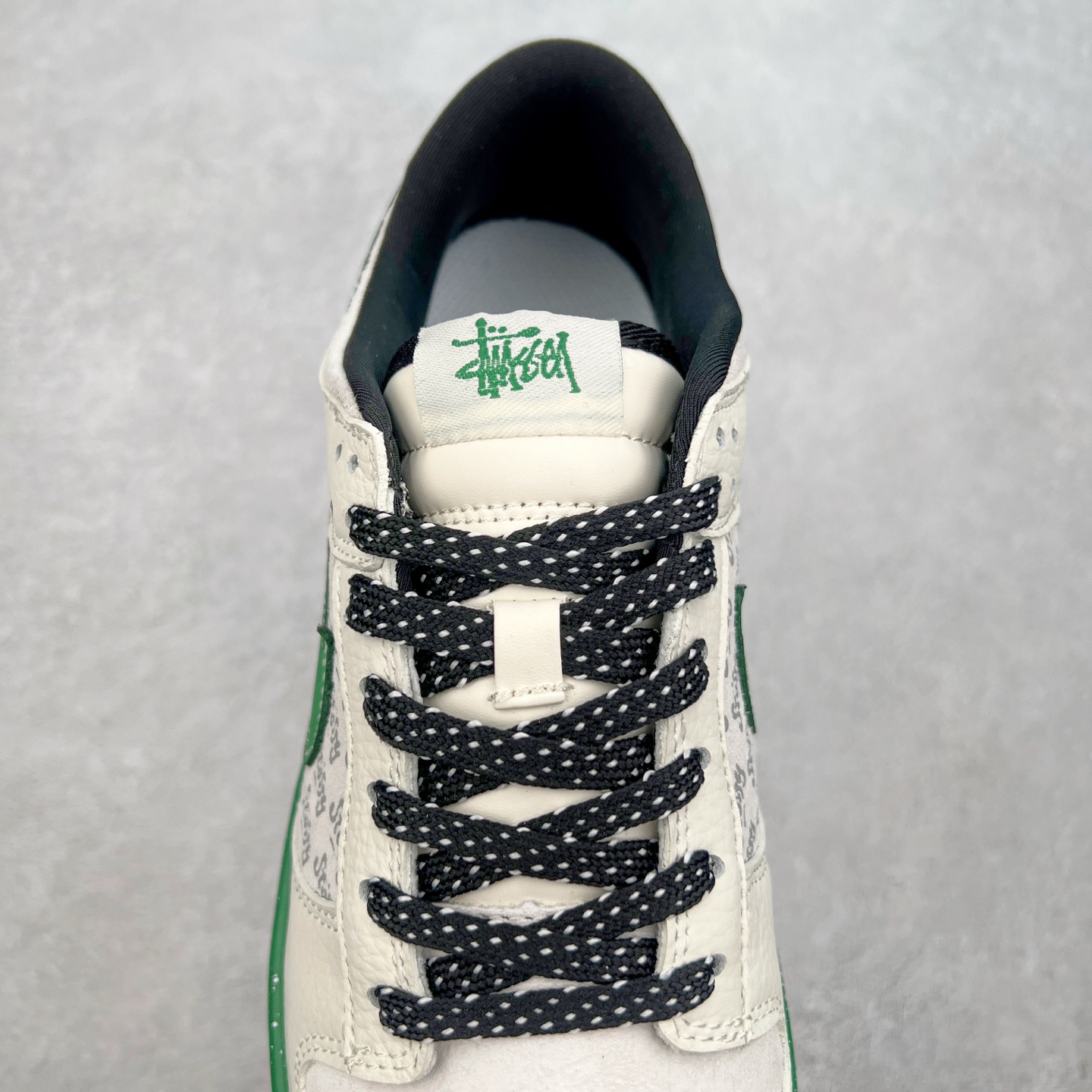 图片[5]-NK Dunk Low 定制配色 SC9207-406 大厂出品 极力推荐 原装头层材料 独家版型蒸餾加工帶來的是更好的视觉和脚感体验大厂纯原品质出货 清洁度 电绣工艺 皮料切割干净无任何毛边 细节完美 实拍调校N版已经零色差零失真 百分百还原实物色彩所见即所得 不存在货不对板色差等低级问题 选购参考实物拍摄 不混卖不参货 只用心做好货严格选品 承诺混一赔十 尺码：36 36.5 37.5 38 38.5 39 40 40.5 41 42 42.5 43 44 44.5 45-选品中心