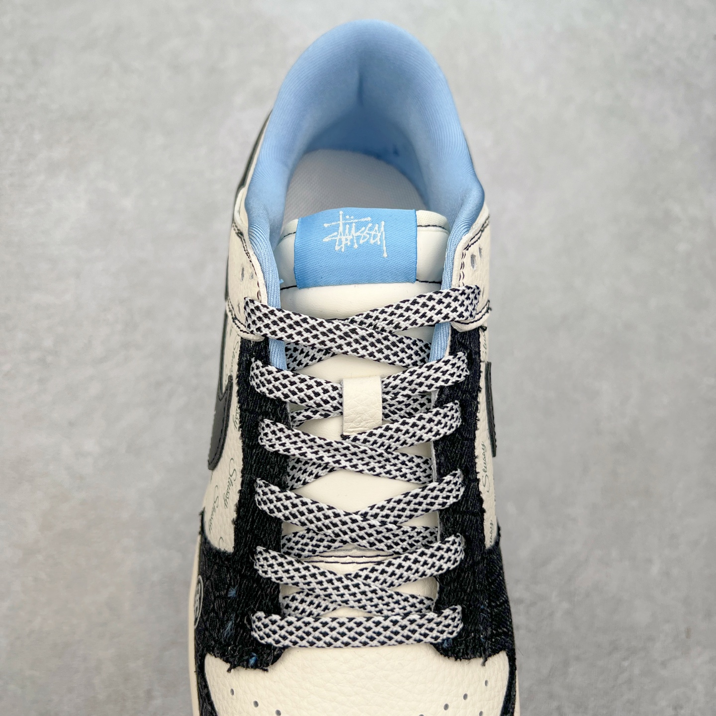 图片[5]-NK Dunk Low 定制配色 ZH2598-267 大厂出品 极力推荐 原装头层材料 独家版型蒸餾加工帶來的是更好的视觉和脚感体验大厂纯原品质出货 清洁度 电绣工艺 皮料切割干净无任何毛边 细节完美 实拍调校N版已经零色差零失真 百分百还原实物色彩所见即所得 不存在货不对板色差等低级问题 选购参考实物拍摄 不混卖不参货 只用心做好货严格选品 承诺混一赔十 尺码：36 36.5 37.5 38 38.5 39 40 40.5 41 42 42.5 43 44 44.5 45-选品中心