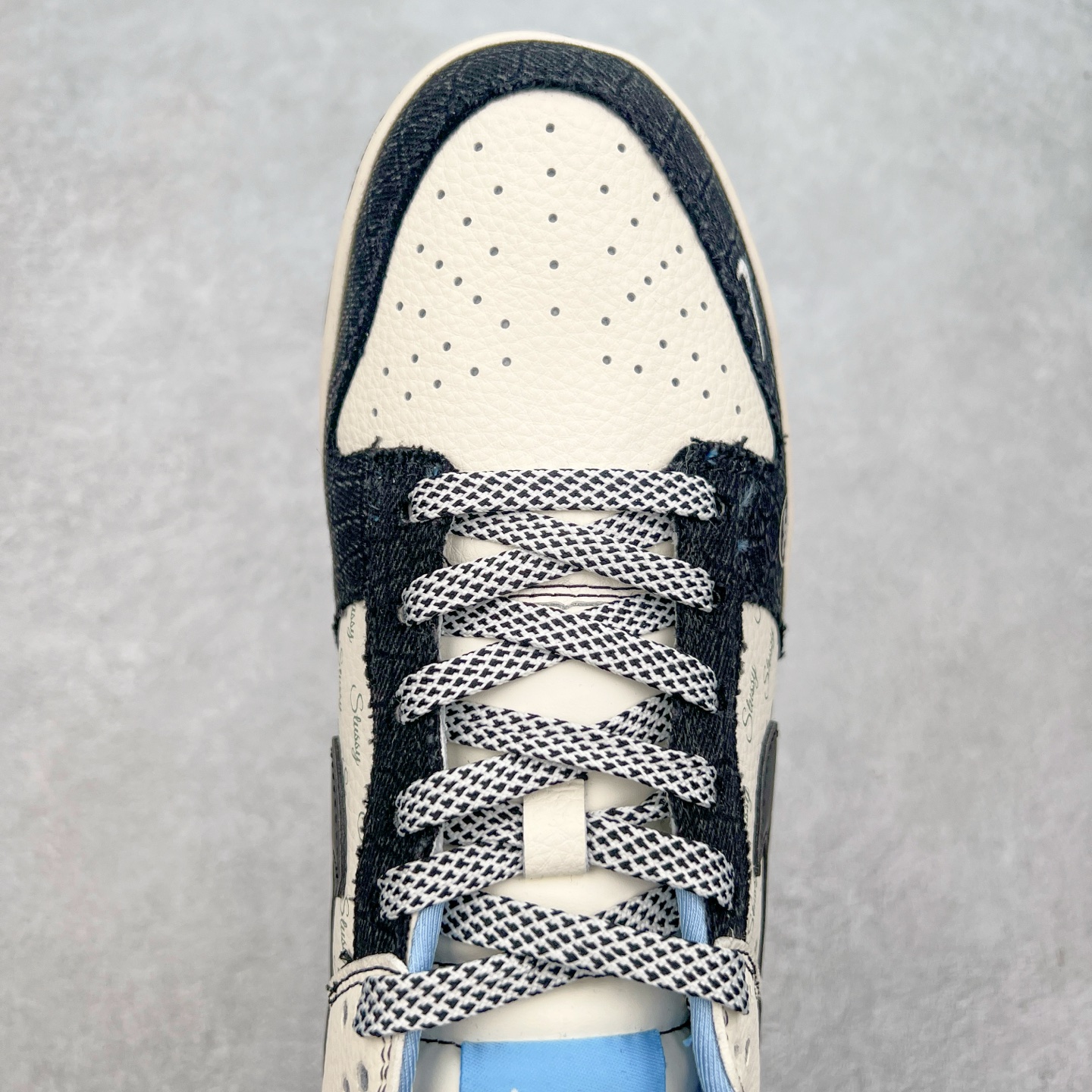 图片[4]-NK Dunk Low 定制配色 ZH2598-267 大厂出品 极力推荐 原装头层材料 独家版型蒸餾加工帶來的是更好的视觉和脚感体验大厂纯原品质出货 清洁度 电绣工艺 皮料切割干净无任何毛边 细节完美 实拍调校N版已经零色差零失真 百分百还原实物色彩所见即所得 不存在货不对板色差等低级问题 选购参考实物拍摄 不混卖不参货 只用心做好货严格选品 承诺混一赔十 尺码：36 36.5 37.5 38 38.5 39 40 40.5 41 42 42.5 43 44 44.5 45-选品中心