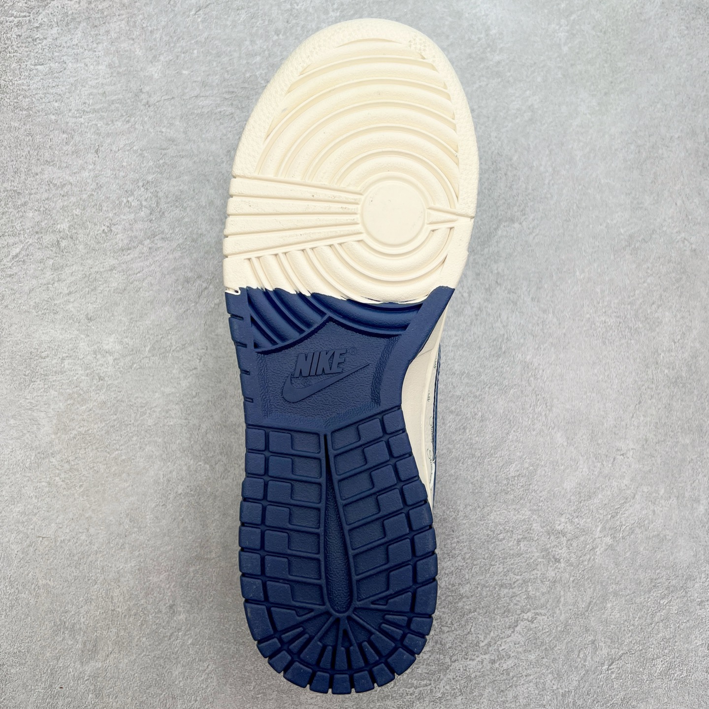 图片[9]-NK Dunk Low 定制配色 XS6089-541 大厂出品 极力推荐 原装头层材料 独家版型蒸餾加工帶來的是更好的视觉和脚感体验大厂纯原品质出货 清洁度 电绣工艺 皮料切割干净无任何毛边 细节完美 实拍调校N版已经零色差零失真 百分百还原实物色彩所见即所得 不存在货不对板色差等低级问题 选购参考实物拍摄 不混卖不参货 只用心做好货严格选品 承诺混一赔十 尺码：36 36.5 37.5 38 38.5 39 40 40.5 41 42 42.5 43 44 44.5 45-选品中心