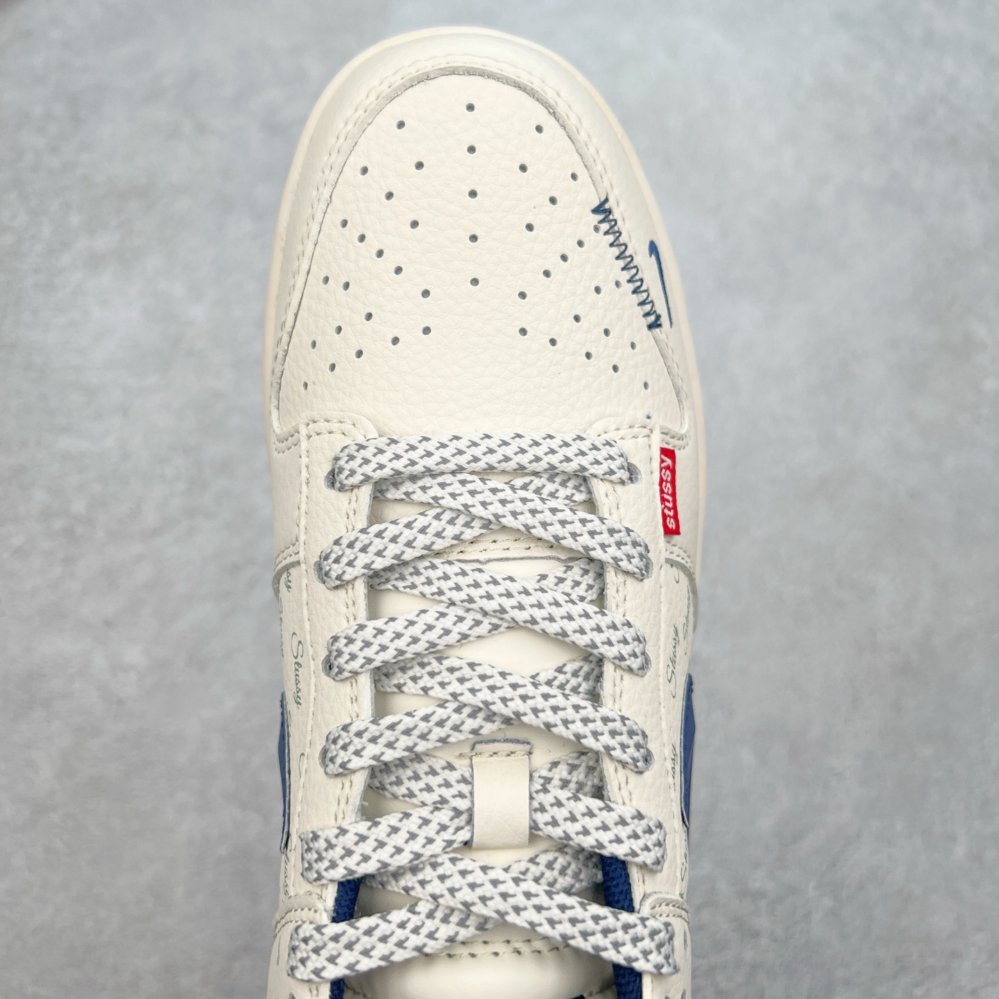 图片[4]-NK Dunk Low 定制配色 XS6089-541 大厂出品 极力推荐 原装头层材料 独家版型蒸餾加工帶來的是更好的视觉和脚感体验大厂纯原品质出货 清洁度 电绣工艺 皮料切割干净无任何毛边 细节完美 实拍调校N版已经零色差零失真 百分百还原实物色彩所见即所得 不存在货不对板色差等低级问题 选购参考实物拍摄 不混卖不参货 只用心做好货严格选品 承诺混一赔十 尺码：36 36.5 37.5 38 38.5 39 40 40.5 41 42 42.5 43 44 44.5 45-选品中心