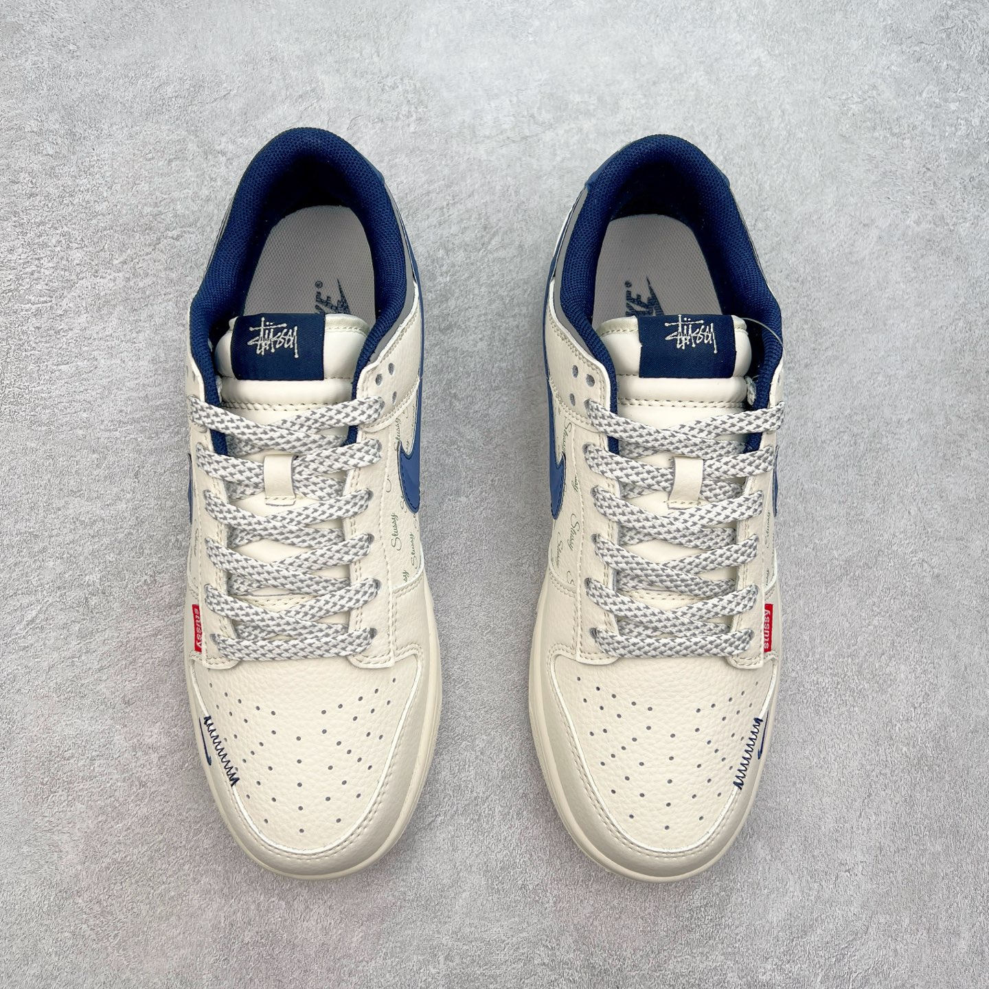 图片[2]-NK Dunk Low 定制配色 XS6089-541 大厂出品 极力推荐 原装头层材料 独家版型蒸餾加工帶來的是更好的视觉和脚感体验大厂纯原品质出货 清洁度 电绣工艺 皮料切割干净无任何毛边 细节完美 实拍调校N版已经零色差零失真 百分百还原实物色彩所见即所得 不存在货不对板色差等低级问题 选购参考实物拍摄 不混卖不参货 只用心做好货严格选品 承诺混一赔十 尺码：36 36.5 37.5 38 38.5 39 40 40.5 41 42 42.5 43 44 44.5 45-选品中心