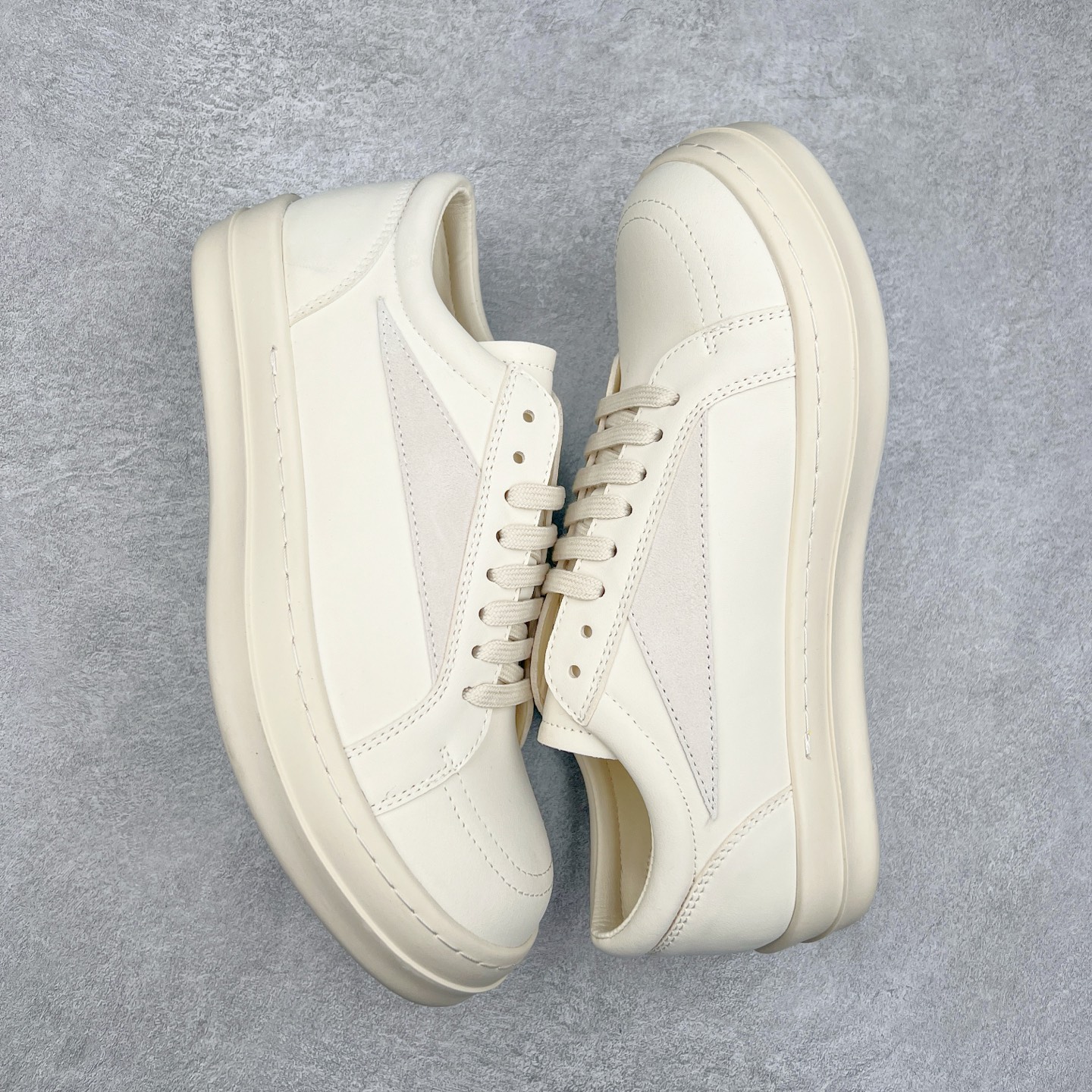 图片[3]-Rick Owens 瑞克·欧文斯 RO低帮皮面时尚板鞋 一比一规格礼盒装 重达3斤以上 配有日文、英文 双语种配件卡片 细节诠释 一件不落 鞋盒三标 正面+底部都一一做到 虽然增加不了实质的成本 但是打磨产品的细节 再微小也会还原 尺码：35 36 37 38 39 40 41 42 43 44 45-选品中心