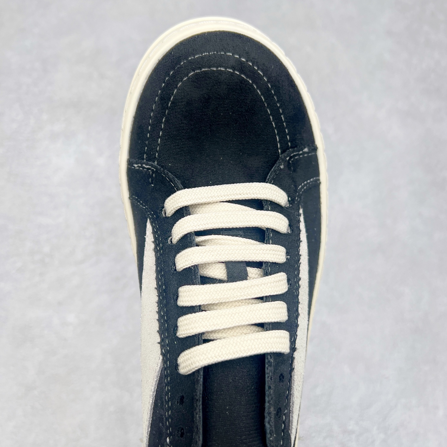 图片[4]-Rick Owens 瑞克·欧文斯 RO低帮皮面时尚板鞋 一比一规格礼盒装 重达3斤以上 配有日文、英文 双语种配件卡片 细节诠释 一件不落 鞋盒三标 正面+底部都一一做到 虽然增加不了实质的成本 但是打磨产品的细节 再微小也会还原 尺码：35 36 37 38 39 40 41 42 43 44 45-选品中心