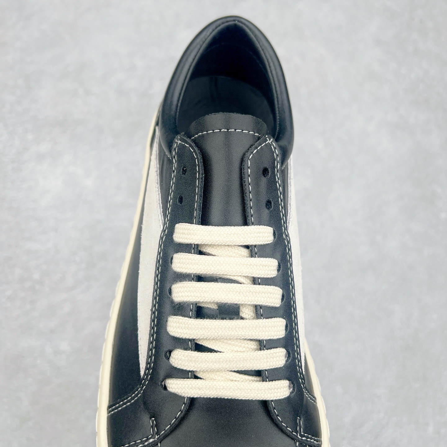 图片[5]-Rick Owens 瑞克·欧文斯 RO低帮皮面时尚板鞋 一比一规格礼盒装 重达3斤以上 配有日文、英文 双语种配件卡片 细节诠释 一件不落 鞋盒三标 正面+底部都一一做到 虽然增加不了实质的成本 但是打磨产品的细节 再微小也会还原 尺码：35 36 37 38 39 40 41 42 43 44 45-选品中心