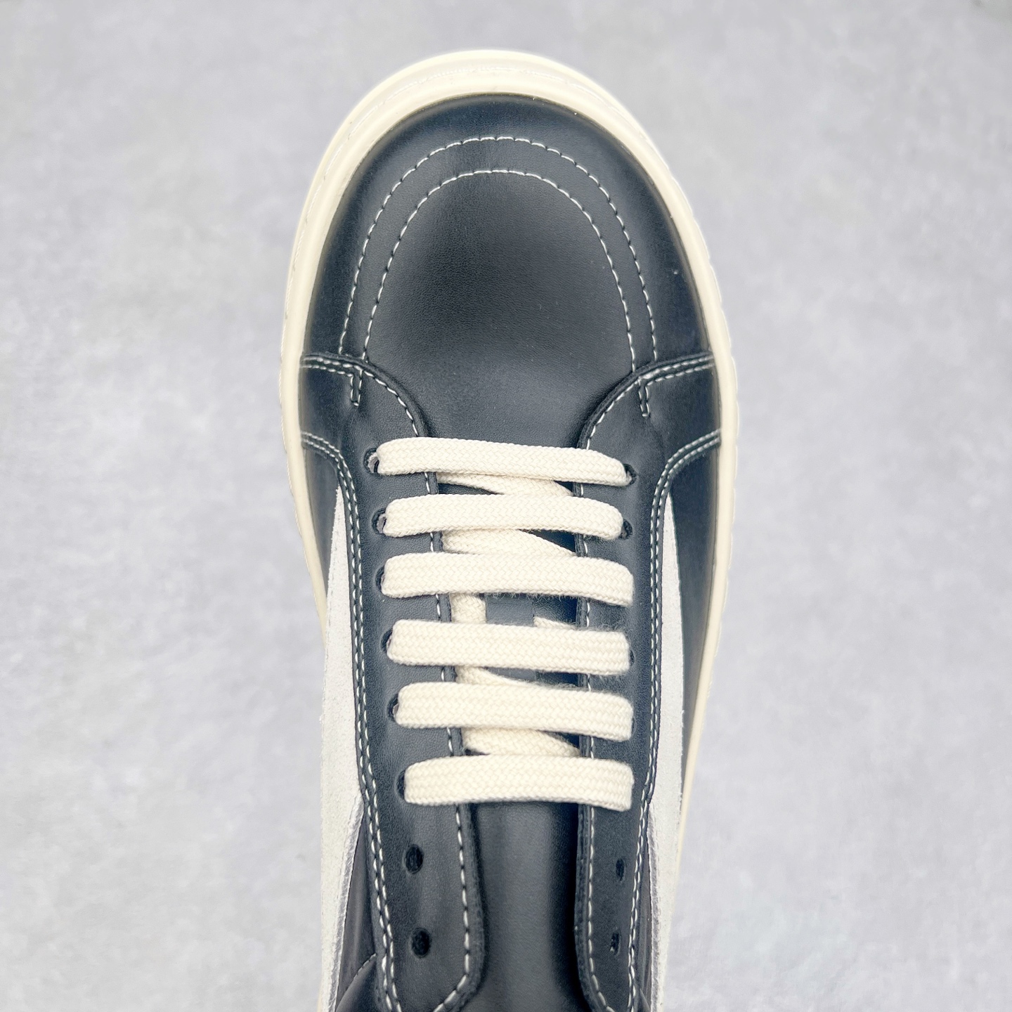 图片[4]-Rick Owens 瑞克·欧文斯 RO低帮皮面时尚板鞋 一比一规格礼盒装 重达3斤以上 配有日文、英文 双语种配件卡片 细节诠释 一件不落 鞋盒三标 正面+底部都一一做到 虽然增加不了实质的成本 但是打磨产品的细节 再微小也会还原 尺码：35 36 37 38 39 40 41 42 43 44 45-选品中心