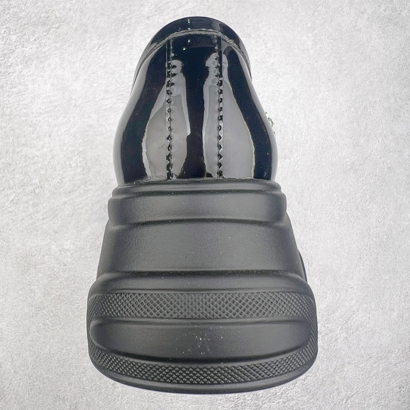 图片[8]-GG-CC【鞠婧祎同款】星系岛屿春季英伦风乐福鞋厚底增高小皮鞋 2025年春夏最好穿的乐福鞋 没有之一 鞋型秀气大方，高级感拉满 跟高7.5cm 无论日常通勤还是小场合都能穿出气场 这款小皮鞋演绎GGCC式的黑暗优雅风情，风格简约大方，舒适轻便，开边珠皮面触感亲肤而光滑，很显质感也很好打理，设计摆脱路人感，打破沉闷单调！超级清秀百搭！而且这款增高效果一绝，特别有英伦风但又不是太过于复古的也很符合都市年轻人的审美！ 尺码：35 36 37 38 39-选品中心