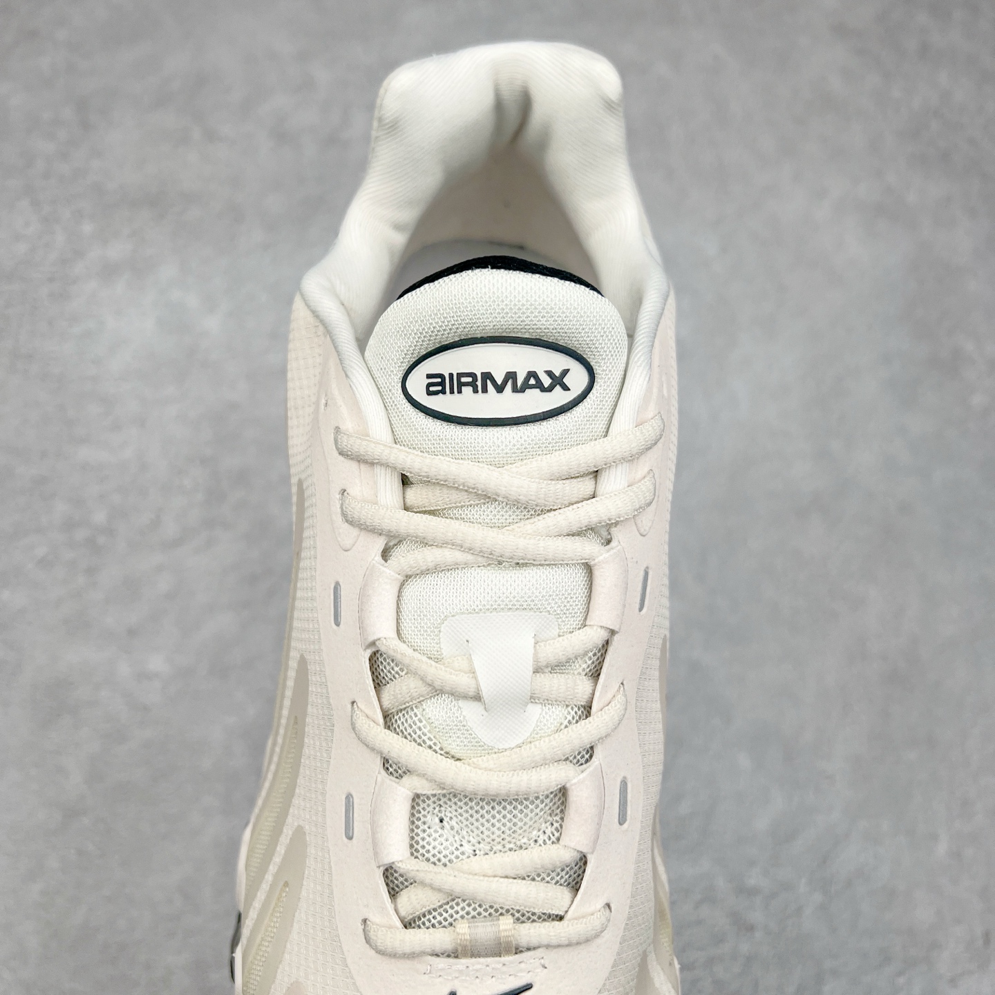 图片[5]-NK Air Max DN8 全掌科技气垫缓震运动跑鞋 FQ7860-006 DN8的核心亮点在于其八腔气垫结构 根据不同部位设定的气压值专为行走设计 提供卓越的舒适感 鞋面的设计让人联想到上世纪90年代末至2000年代初的多款Air Max 中底上系列圆形孔洞引发了热议 不少人将其与竞争品牌的缓震技术进行比较 例如K-SWISS 2010年代初推出的Tubes技 及以多孔鞋底闻名的品牌 尺码：36 36.5 37.5 38 38.5 39 40 40.5 41 42 42.5 43 44 44.5 45-选品中心