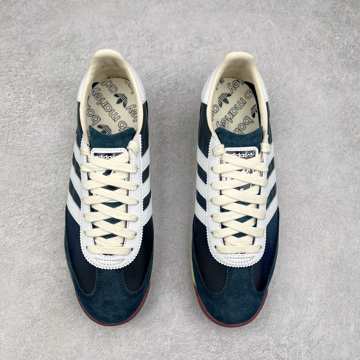 图片[2]-＃纯原 AD Wmns SL72 OG 系列德训足球风百搭低帮休闲运动板鞋 JR7973 采用高弹EVA+MODEL+RB三层组合底 区别市面RB一体大底 三层组合鞋底重量与原鞋一致 Originals 将有「T 头鞋」造型的诞生于 1972 年的 SL72 鞋款复刻带回 各位买鞋又有新选择了 1972 年 SL72 问世后 引领了后来阿迪达斯的跑鞋发展方向 其中「SL」代表了 Super Light 彰显了产品轻便的特性 1972 年 SL72 问世后 引领了后来阿迪达斯的跑鞋发展方向 其中「SL」代表了 Super Light 彰显了产品轻便的特性 这次 Originals 延续其轻质经典的基因 带来男女两款 SL72 男生款带来 SL72 RS 鞋型 RS 意为 Reshaped（重塑）鞋款在保留了经典的外观基础上 在尼龙材质里增加了填充物 使鞋型更加挺立和饱满 鞋头则更加圆润 鞋底的 EVA 材质则增加了鞋款的高度 女生款则带来 SL72 OG W 鞋型 OG 顾名思义则是致敬经典款式 相较于 RS（Reshaped）鞋款 鞋身更加纤细 其整体鞋身轮廓、线条、细节、材质上尊崇 70 年代 SL72 的设计 还原经典味道 尺码：36 36⅔ 37⅓ 38 38⅔ 39⅓ 40 40⅔ 41⅓ 42 42⅔ 43⅓ 44 44⅔ 45-选品中心