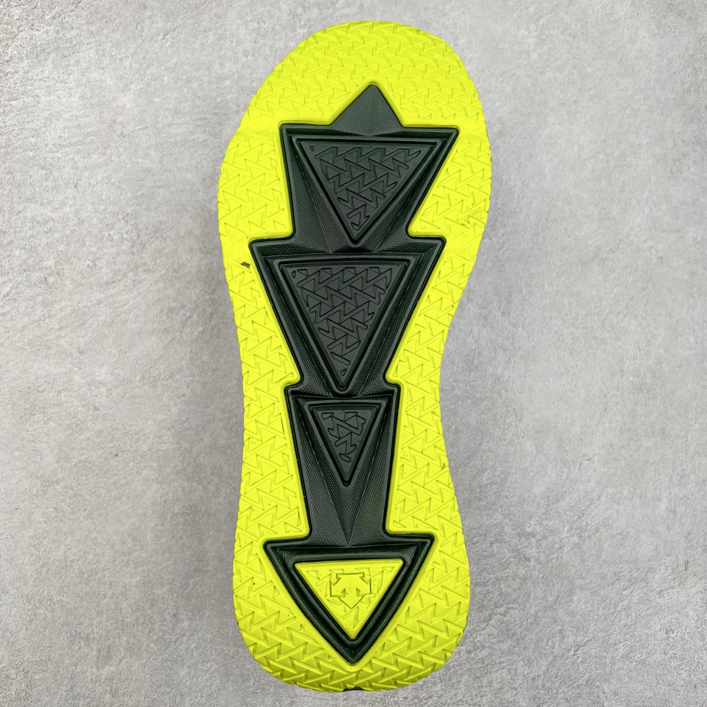 图片[9]-＃HP DESCENTE LAVITATE Ii Knit 迪桑特防水户外耐磨低帮生活休闲徒步登山鞋 DESCENTE（迪桑特）创立于1935年，品牌名取自法语词汇，意为“滑降”。品牌箭头标识代表滑雪的三种技术“高速直线滑行”、“穿越”和“侧滑”，也寓意品牌在打造高端专业运动产品中不断追求完美的创新精神，致力于成为中国高端专业滑雪、综训、女子、铁人三项、高尔夫的第一品牌。尺码：39 40 41 42 43 44 45-选品中心