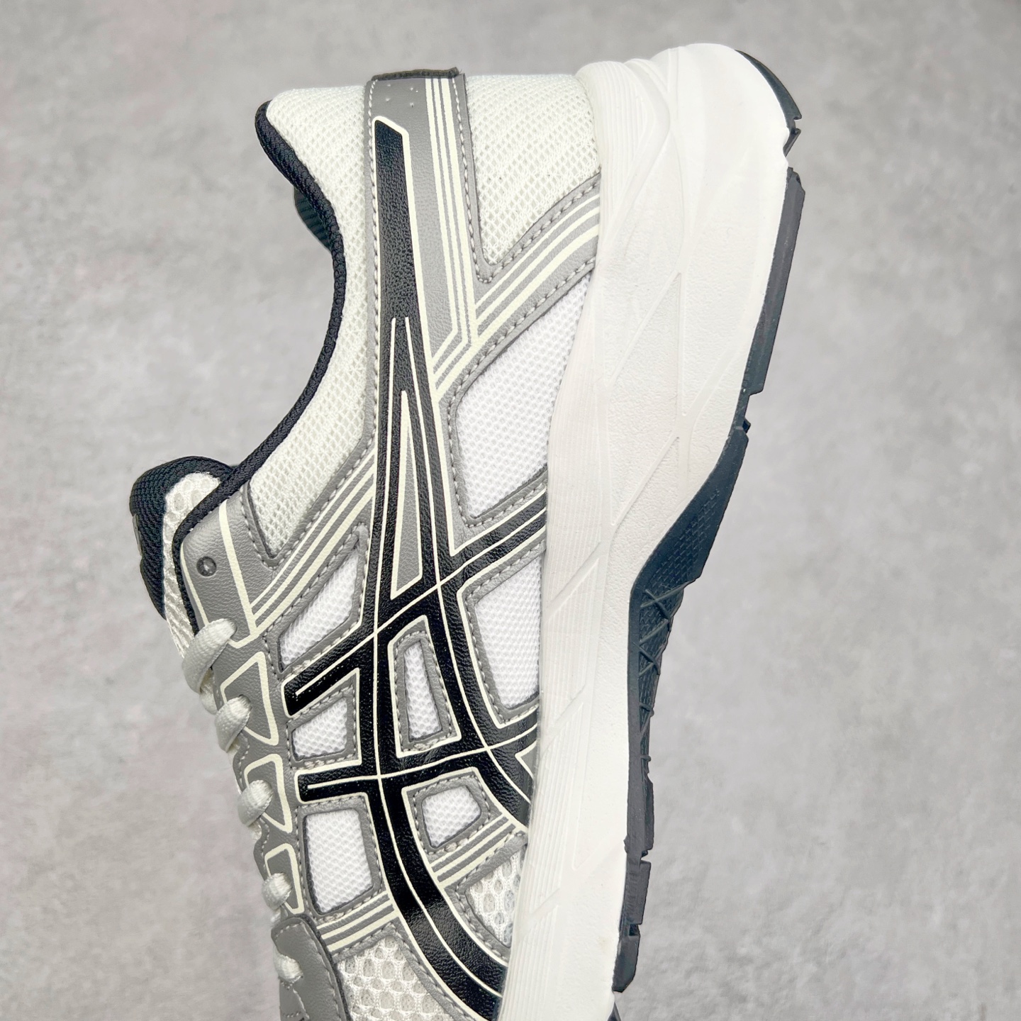 图片[7]-Asics Gel-Contend 亚瑟士抗衡4代低帮城市休闲运动跑步鞋 专业的运动科技 出色的缓冲性能 带来舒适的跑步体验 鞋面采用三明治网布 透气性非常出色 鞋舌带有偏向外侧设计 固定鞋舌防止外倾 内里海绵加透气的BK网布 加强脚部的包覆感 Rearfoot Gel后置凝胶能提供出色的缓冲性能 中底采用补强结构 能有效防止运动中的长时间扭动造成足弓变形 缓解足部疲劳 防滑耐磨橡胶大底 具有较强抓地性 适合慢跑和中等强度训练穿着 后跟内置GEL胶提供更加充分的冲击防护 鞋身外侧反光设计元素 在夜间增强保护性能 尺码：35 36 36.5 37 38 38.5 39 40 40.5 41 42 42.5 43 44 45-选品中心