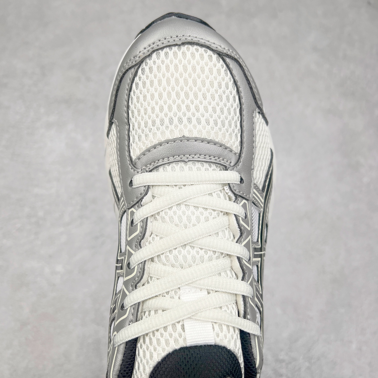 图片[4]-Asics Gel-Contend 亚瑟士抗衡4代低帮城市休闲运动跑步鞋 专业的运动科技 出色的缓冲性能 带来舒适的跑步体验 鞋面采用三明治网布 透气性非常出色 鞋舌带有偏向外侧设计 固定鞋舌防止外倾 内里海绵加透气的BK网布 加强脚部的包覆感 Rearfoot Gel后置凝胶能提供出色的缓冲性能 中底采用补强结构 能有效防止运动中的长时间扭动造成足弓变形 缓解足部疲劳 防滑耐磨橡胶大底 具有较强抓地性 适合慢跑和中等强度训练穿着 后跟内置GEL胶提供更加充分的冲击防护 鞋身外侧反光设计元素 在夜间增强保护性能 尺码：35 36 36.5 37 38 38.5 39 40 40.5 41 42 42.5 43 44 45-选品中心