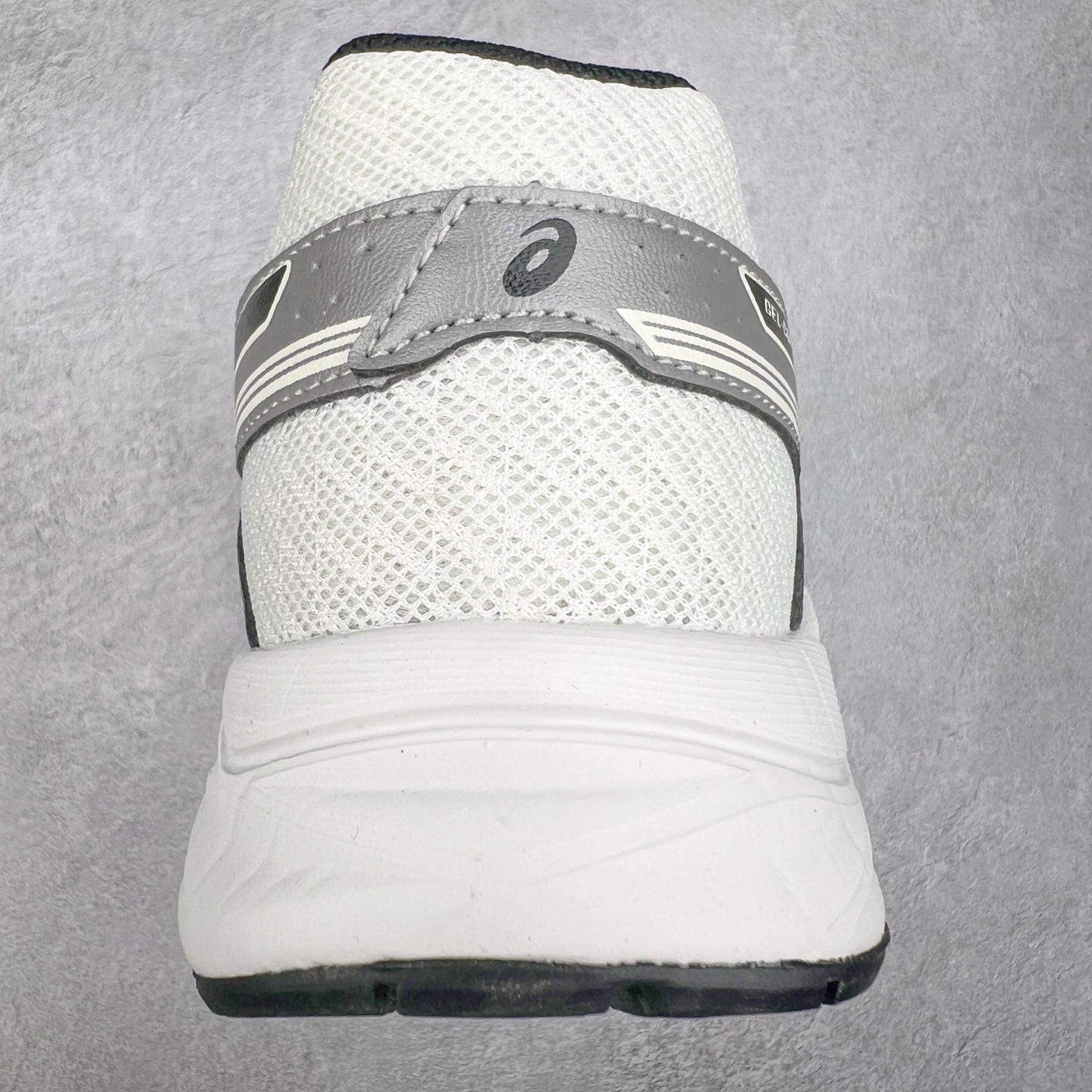 图片[8]-Asics Gel-Contend 亚瑟士抗衡4代低帮城市休闲运动跑步鞋 专业的运动科技 出色的缓冲性能 带来舒适的跑步体验 鞋面采用三明治网布 透气性非常出色 鞋舌带有偏向外侧设计 固定鞋舌防止外倾 内里海绵加透气的BK网布 加强脚部的包覆感 Rearfoot Gel后置凝胶能提供出色的缓冲性能 中底采用补强结构 能有效防止运动中的长时间扭动造成足弓变形 缓解足部疲劳 防滑耐磨橡胶大底 具有较强抓地性 适合慢跑和中等强度训练穿着 后跟内置GEL胶提供更加充分的冲击防护 鞋身外侧反光设计元素 在夜间增强保护性能 尺码：35 36 36.5 37 38 38.5 39 40 40.5 41 42 42.5 43 44 45-选品中心