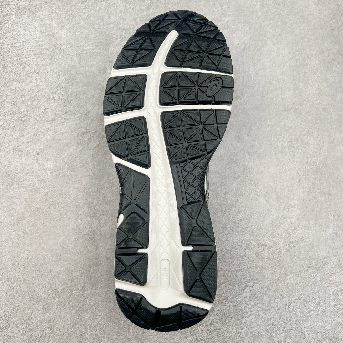 图片[9]-Asics Gel-Contend 亚瑟士抗衡4代低帮城市休闲运动跑步鞋 专业的运动科技 出色的缓冲性能 带来舒适的跑步体验 鞋面采用三明治网布 透气性非常出色 鞋舌带有偏向外侧设计 固定鞋舌防止外倾 内里海绵加透气的BK网布 加强脚部的包覆感 Rearfoot Gel后置凝胶能提供出色的缓冲性能 中底采用补强结构 能有效防止运动中的长时间扭动造成足弓变形 缓解足部疲劳 防滑耐磨橡胶大底 具有较强抓地性 适合慢跑和中等强度训练穿着 后跟内置GEL胶提供更加充分的冲击防护 鞋身外侧反光设计元素 在夜间增强保护性能 尺码：35 36 36.5 37 38 38.5 39 40 40.5 41 42 42.5 43 44 45-选品中心