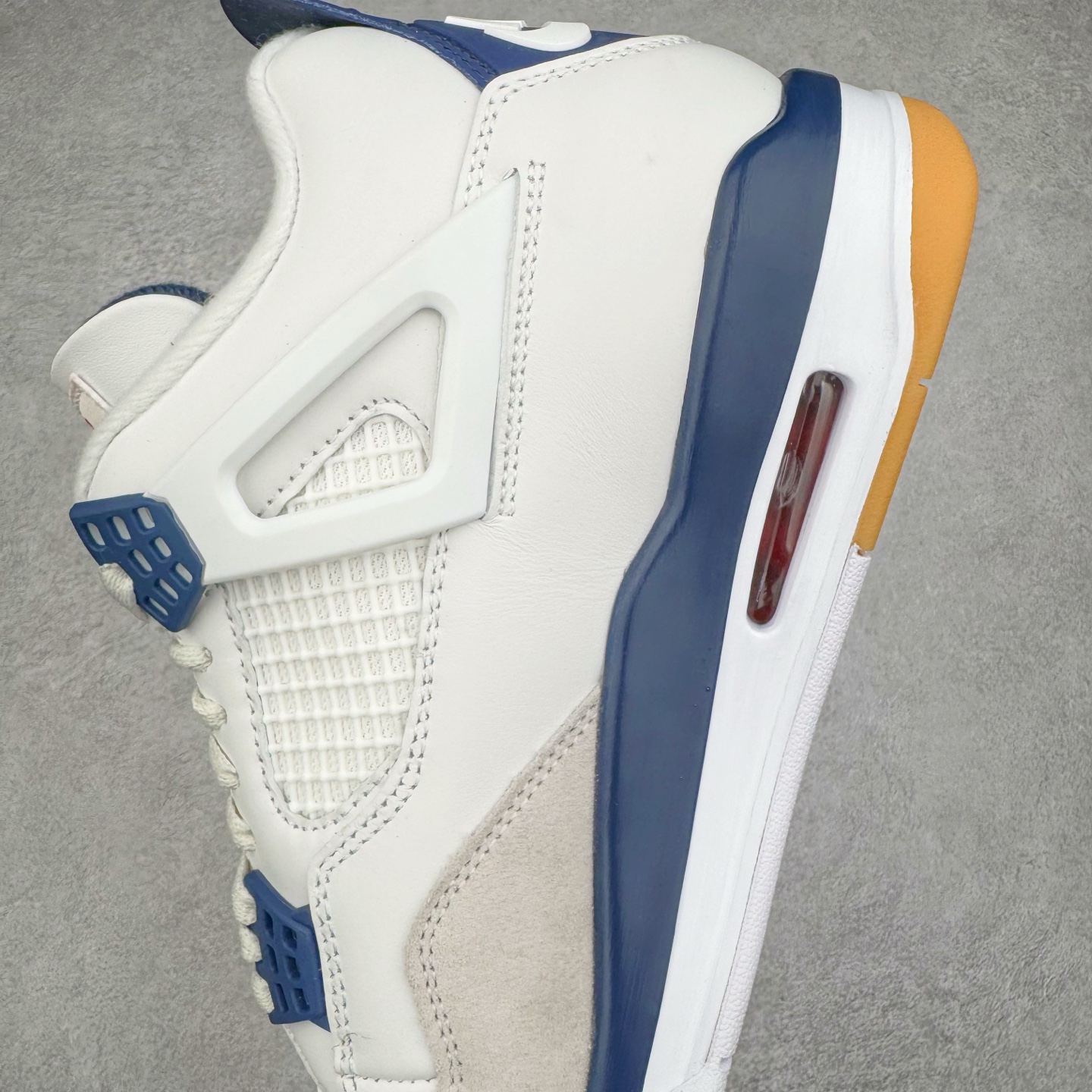 图片[7]-＃K版纯原 NK SB x Air Jordan AJ4 联名海军蓝 白蓝 DR5415-100 全新升级改良 原鞋原楦原纸板同源开发 完美呈现乔4的版型 内侧正确双色网格 还原细节 原厂皮料 正确气垫颜色 正确网格工艺 正确拉帮工艺 全鞋原装材料制作 原档案原模具打造 支持全方位与正品对比 尺码：36 36.5 37.5 38 38.5 39 40 40.5 41 42 42.5 43 44 44.5 45 46 47.5-选品中心