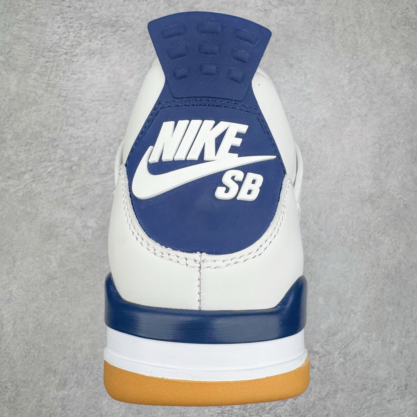 图片[8]-＃K版纯原 NK SB x Air Jordan AJ4 联名海军蓝 白蓝 DR5415-100 全新升级改良 原鞋原楦原纸板同源开发 完美呈现乔4的版型 内侧正确双色网格 还原细节 原厂皮料 正确气垫颜色 正确网格工艺 正确拉帮工艺 全鞋原装材料制作 原档案原模具打造 支持全方位与正品对比 尺码：36 36.5 37.5 38 38.5 39 40 40.5 41 42 42.5 43 44 44.5 45 46 47.5-选品中心