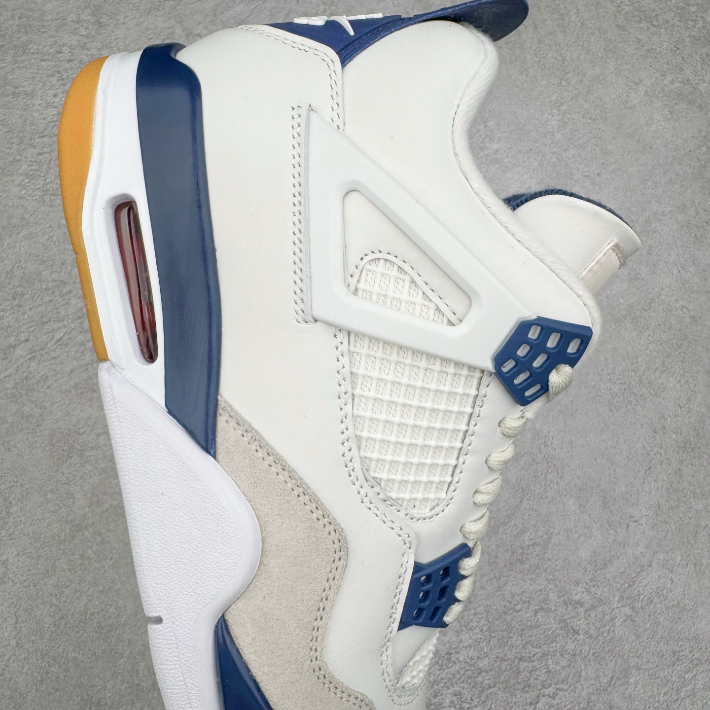 图片[6]-＃K版纯原 NK SB x Air Jordan AJ4 联名海军蓝 白蓝 DR5415-100 全新升级改良 原鞋原楦原纸板同源开发 完美呈现乔4的版型 内侧正确双色网格 还原细节 原厂皮料 正确气垫颜色 正确网格工艺 正确拉帮工艺 全鞋原装材料制作 原档案原模具打造 支持全方位与正品对比 尺码：36 36.5 37.5 38 38.5 39 40 40.5 41 42 42.5 43 44 44.5 45 46 47.5-选品中心