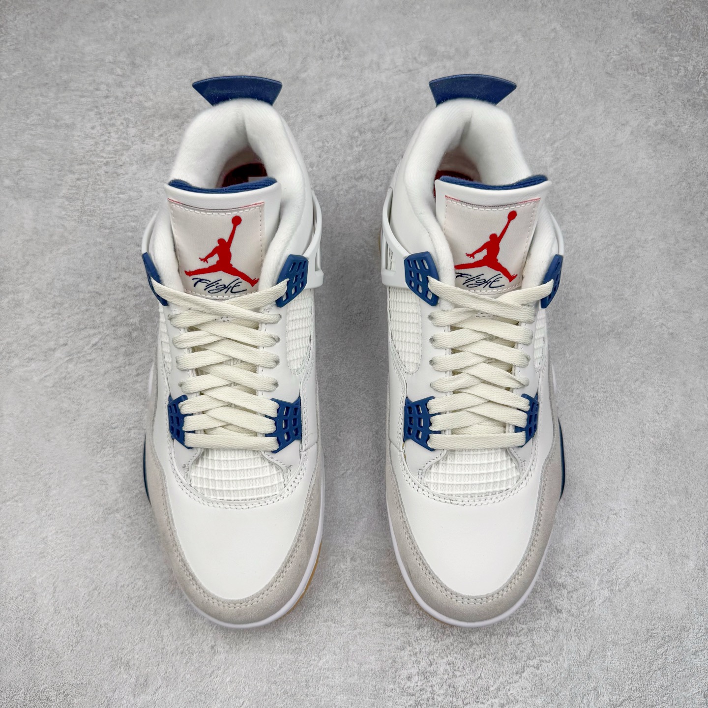 图片[2]-＃K版纯原 NK SB x Air Jordan AJ4 联名海军蓝 白蓝 DR5415-100 全新升级改良 原鞋原楦原纸板同源开发 完美呈现乔4的版型 内侧正确双色网格 还原细节 原厂皮料 正确气垫颜色 正确网格工艺 正确拉帮工艺 全鞋原装材料制作 原档案原模具打造 支持全方位与正品对比 尺码：36 36.5 37.5 38 38.5 39 40 40.5 41 42 42.5 43 44 44.5 45 46 47.5-选品中心