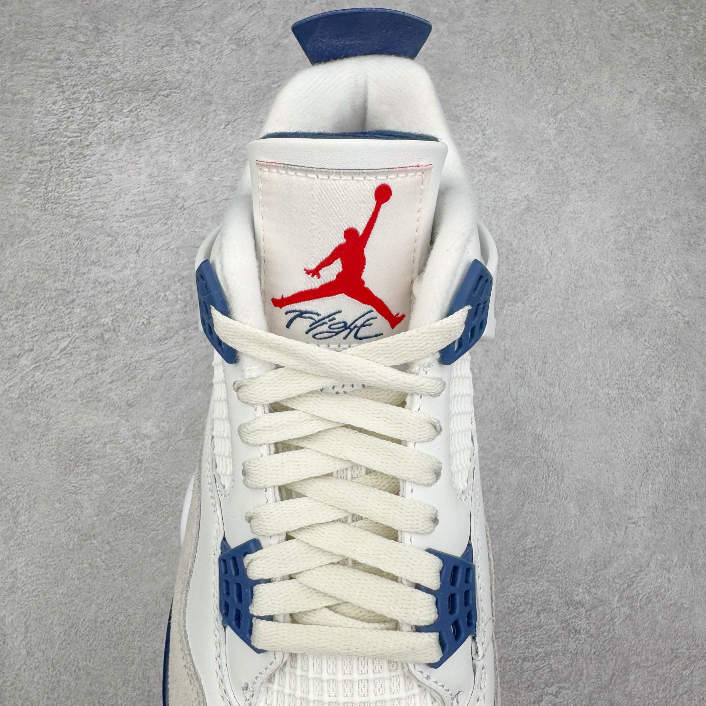 图片[5]-＃K版纯原 NK SB x Air Jordan AJ4 联名海军蓝 白蓝 DR5415-100 全新升级改良 原鞋原楦原纸板同源开发 完美呈现乔4的版型 内侧正确双色网格 还原细节 原厂皮料 正确气垫颜色 正确网格工艺 正确拉帮工艺 全鞋原装材料制作 原档案原模具打造 支持全方位与正品对比 尺码：36 36.5 37.5 38 38.5 39 40 40.5 41 42 42.5 43 44 44.5 45 46 47.5-选品中心