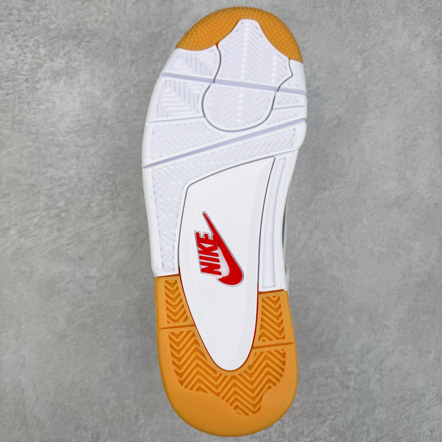 图片[9]-＃K版纯原 NK SB x Air Jordan AJ4 联名海军蓝 白蓝 DR5415-100 全新升级改良 原鞋原楦原纸板同源开发 完美呈现乔4的版型 内侧正确双色网格 还原细节 原厂皮料 正确气垫颜色 正确网格工艺 正确拉帮工艺 全鞋原装材料制作 原档案原模具打造 支持全方位与正品对比 尺码：36 36.5 37.5 38 38.5 39 40 40.5 41 42 42.5 43 44 44.5 45 46 47.5-选品中心