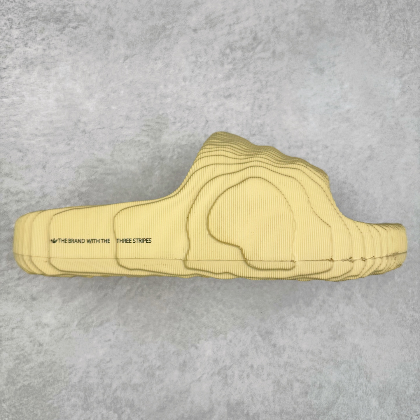 图片[10]-AD Original Adilette 22 Slide 3D打印沙滩涉水舒适耐磨运动拖鞋 由 3D 打印工艺打造 波浪型「山峦」设计彰显极简美学 鞋侧搭载「THE BRAND WITH THE THREE STRIPES」标识 整体造型从视觉上带来舒适感的同时 亦能满足多种风格的搭配 尺码：36 36.5 37.5 38 38.5 39 40 40.5 41 42 42.5 43 44 44.5 45-选品中心