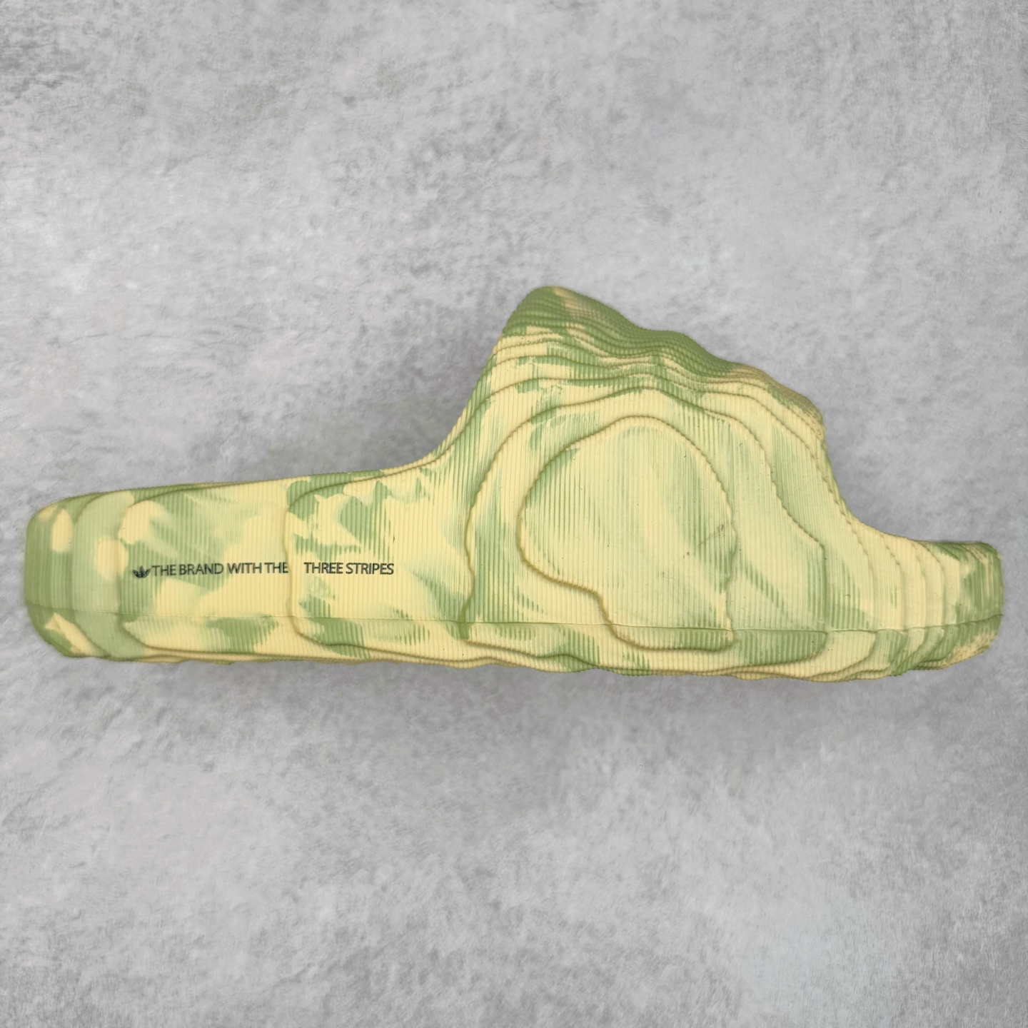 图片[8]-AD Original Adilette 22 Slide 3D打印沙滩涉水舒适耐磨运动拖鞋 由 3D 打印工艺打造 波浪型「山峦」设计彰显极简美学 鞋侧搭载「THE BRAND WITH THE THREE STRIPES」标识 整体造型从视觉上带来舒适感的同时 亦能满足多种风格的搭配 尺码：36 36.5 37.5 38 38.5 39 40 40.5 41 42 42.5 43 44 44.5 45-选品中心