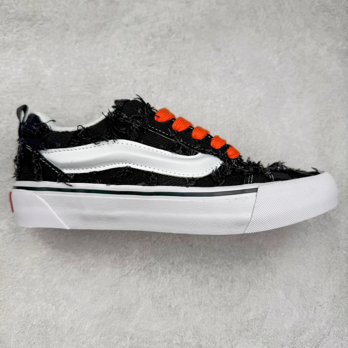 Vans Knu Skool 流苏长毛 复古休闲立体大Logo面包鞋 尺码：35 36 36.5 37 38 38.5 39 40 40.5 41 42 42.5 43 44 工艺：硫化1：1（重量1：1、真标、原钢印、材质标、鞋型标、合格证）-选品中心