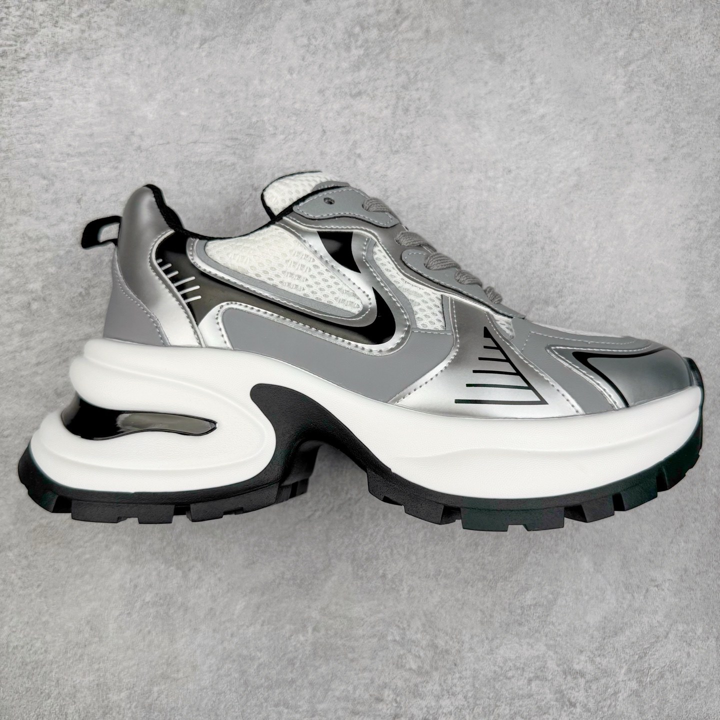 ＃福利特价 GG-CC赵露思 白鹿同款老爹鞋 广东大厂出品 纯原正确版本 时髦look轻松定格 不费力展现率性氛围 酷帅机能风不规则设计 7cm增高厚底 大长腿既视感轻松拿捏 尺码：35 36 37 38 39 40-选品中心