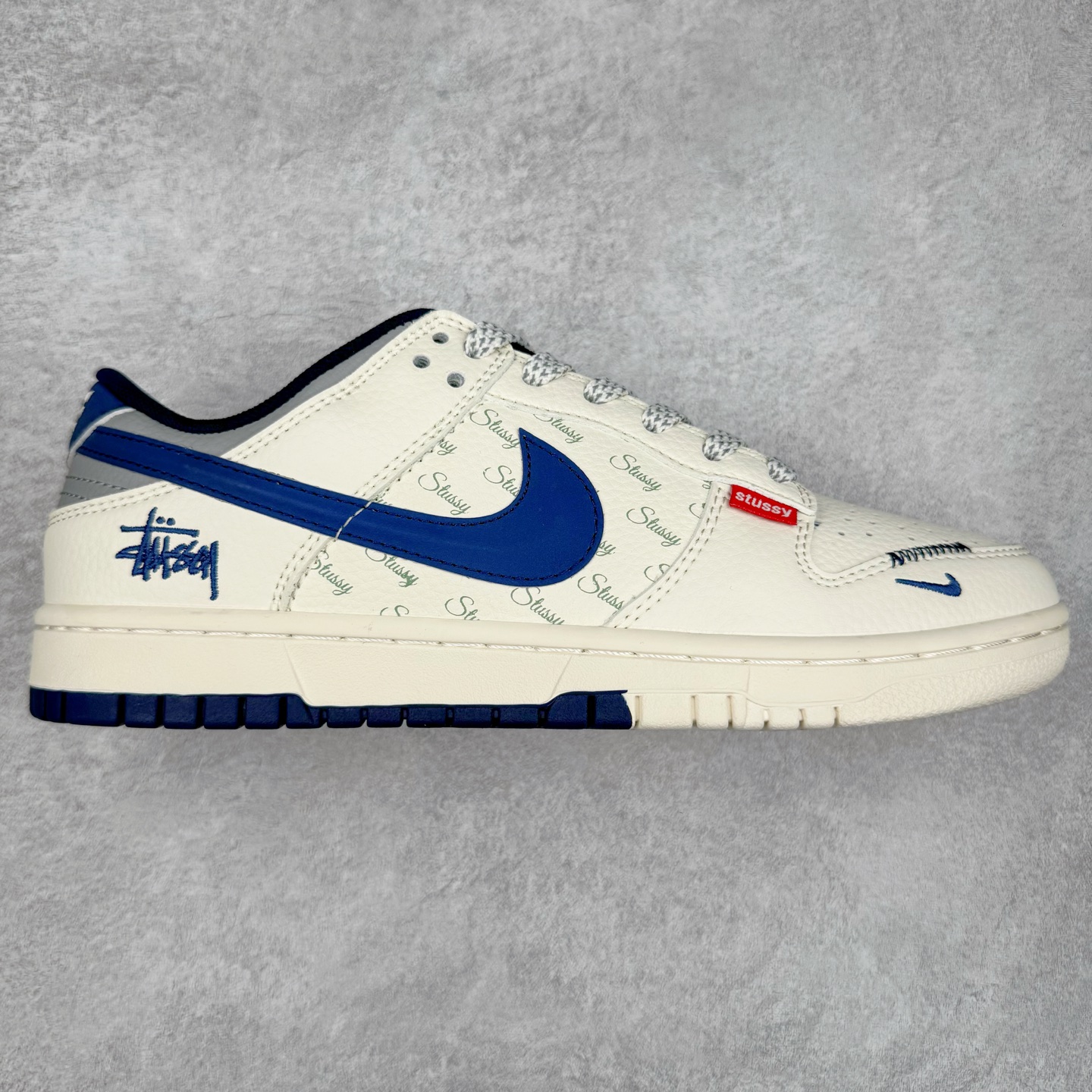 NK Dunk Low 定制配色 XS6089-541 大厂出品 极力推荐 原装头层材料 独家版型蒸餾加工帶來的是更好的视觉和脚感体验大厂纯原品质出货 清洁度 电绣工艺 皮料切割干净无任何毛边 细节完美 实拍调校N版已经零色差零失真 百分百还原实物色彩所见即所得 不存在货不对板色差等低级问题 选购参考实物拍摄 不混卖不参货 只用心做好货严格选品 承诺混一赔十 尺码：36 36.5 37.5 38 38.5 39 40 40.5 41 42 42.5 43 44 44.5 45-选品中心