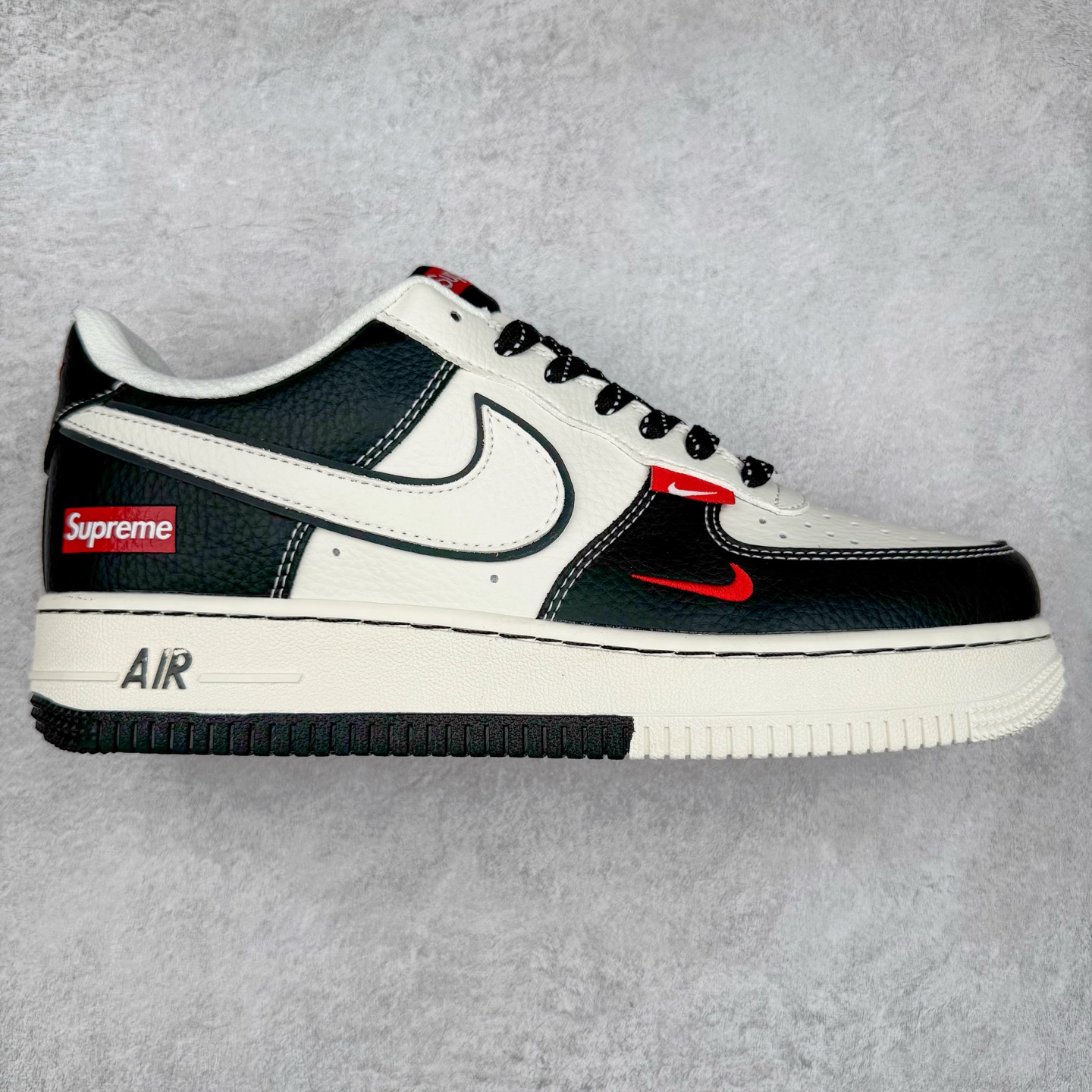 NK Air Force 1´07 Low 空军一号低帮百搭休闲运动板鞋 CS5288-004 柔软、弹性十足的缓震性能和出色的中底设计 横跨复古与现代的外型结合 造就出风靡全球 三十多年的Force 1 直到今天还深受青睐 实拍调校N版已经零色差零失真 百分百还原实物色彩所见即所得 不存在货不对板色差等低级问题 选购参考实物拍摄 不混卖不参货 只用心做好货严格选品 承诺混一赔十 尺码：36 36.5 37.5 38 38.5 39 40 40.5 41 42 42.5 43 44 44.5 45-选品中心