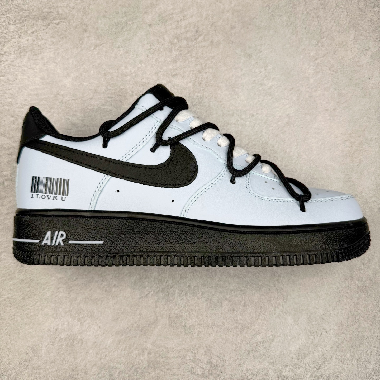 NK Air Force 1´07 Low 空军一号低帮百搭休闲运动板鞋 ZH0316-067 柔软、弹性十足的缓震性能和出色的中底设计 横跨复古与现代的外型结合 造就出风靡全球 三十多年的Force 1 直到今天还深受青睐 实拍调校N版已经零色差零失真 百分百还原实物色彩所见即所得 不存在货不对板色差等低级问题 选购参考实物拍摄 不混卖不参货 只用心做好货严格选品 承诺混一赔十 尺码：36 36.5 37.5 38 38.5 39 40 40.5 41 42 42.5 43 44 44.5 45-选品中心