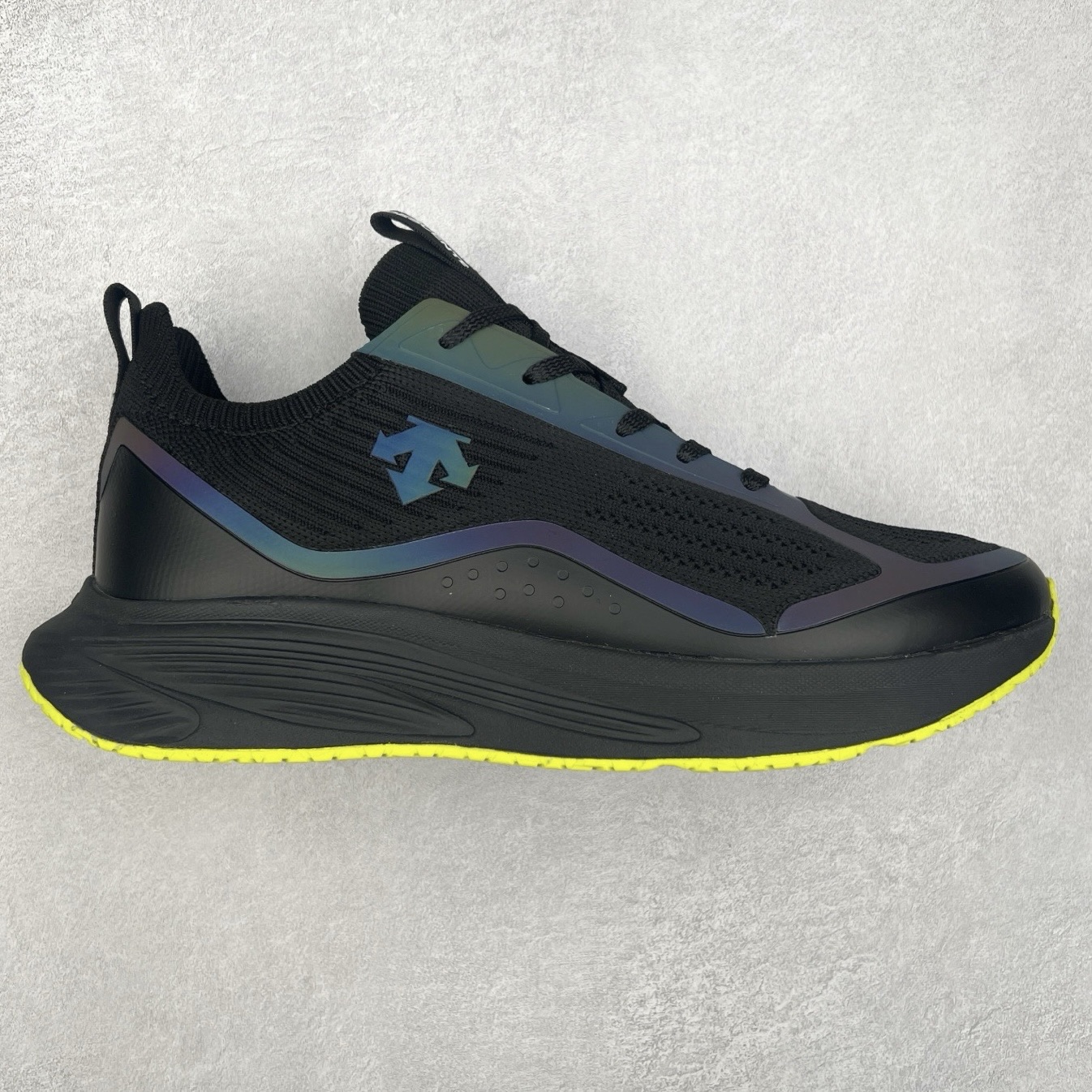 ＃HP DESCENTE LAVITATE Ii Knit 迪桑特防水户外耐磨低帮生活休闲徒步登山鞋 DESCENTE（迪桑特）创立于1935年，品牌名取自法语词汇，意为“滑降”。品牌箭头标识代表滑雪的三种技术“高速直线滑行”、“穿越”和“侧滑”，也寓意品牌在打造高端专业运动产品中不断追求完美的创新精神，致力于成为中国高端专业滑雪、综训、女子、铁人三项、高尔夫的第一品牌。尺码：39 40 41 42 43 44 45-选品中心