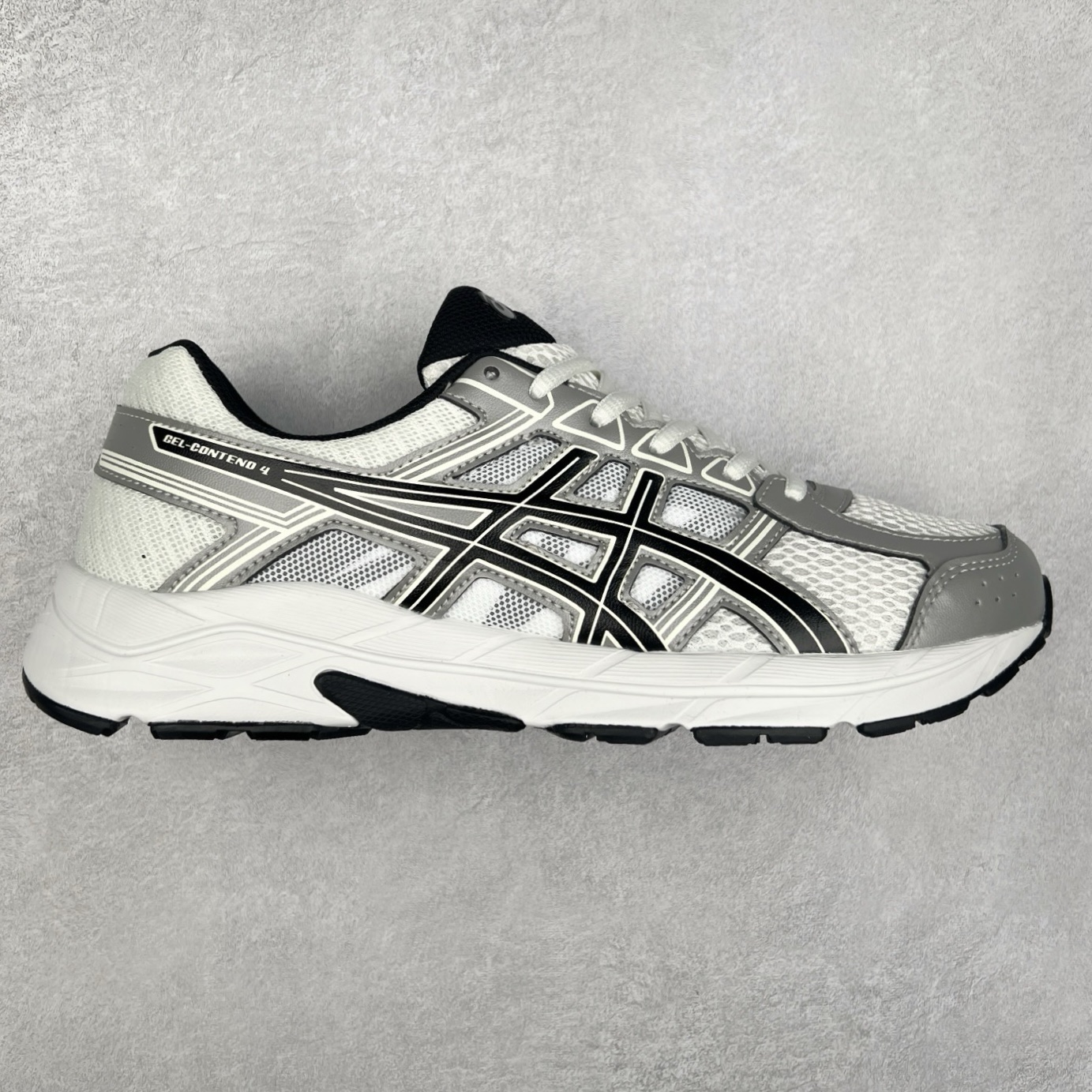 Asics Gel-Contend 亚瑟士抗衡4代低帮城市休闲运动跑步鞋 专业的运动科技 出色的缓冲性能 带来舒适的跑步体验 鞋面采用三明治网布 透气性非常出色 鞋舌带有偏向外侧设计 固定鞋舌防止外倾 内里海绵加透气的BK网布 加强脚部的包覆感 Rearfoot Gel后置凝胶能提供出色的缓冲性能 中底采用补强结构 能有效防止运动中的长时间扭动造成足弓变形 缓解足部疲劳 防滑耐磨橡胶大底 具有较强抓地性 适合慢跑和中等强度训练穿着 后跟内置GEL胶提供更加充分的冲击防护 鞋身外侧反光设计元素 在夜间增强保护性能 尺码：35 36 36.5 37 38 38.5 39 40 40.5 41 42 42.5 43 44 45-选品中心