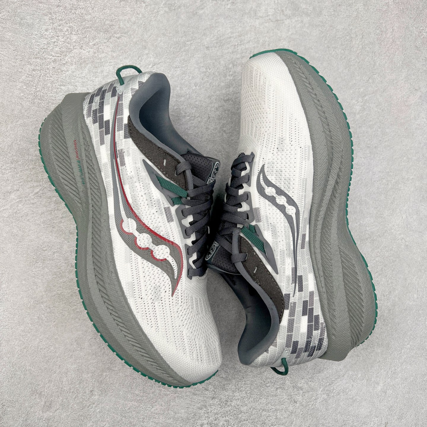 图片[3]-Saucony Triumph 21 索康尼胜利21代旗舰级缓震型跑鞋 性能相比前几代再升级：鞋面采用全新升级的工学网设计 贴合脚部更透气 中底部分使用最新的PWRRUN+材质 搭配PWRRUN+鞋垫使中底的大幅加厚 10mm坡差进一步提供缓震、回弹性能 内底则采用了FORMFIT动态适应系统 动态契合脚型 提升包裹性和舒适性 提供更卓越的动态回馈体验 XT-900橡胶大底 可提供良好的抓地力和较强抗磨性能 尺码：35.5 36 36.5 37.5 38 38.5 39 40 40.5 41 42 42.5 43 44 44.5 45 46-选品中心