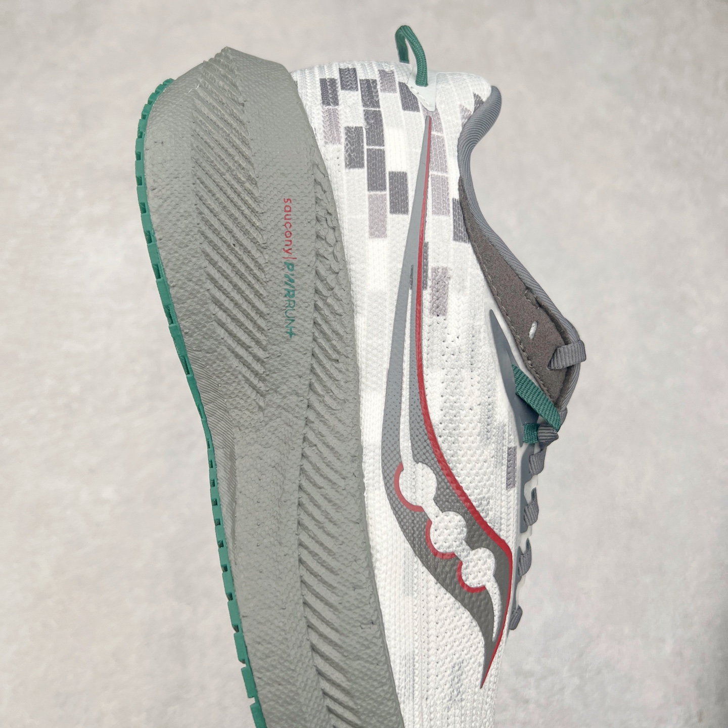 图片[6]-Saucony Triumph 21 索康尼胜利21代旗舰级缓震型跑鞋 性能相比前几代再升级：鞋面采用全新升级的工学网设计 贴合脚部更透气 中底部分使用最新的PWRRUN+材质 搭配PWRRUN+鞋垫使中底的大幅加厚 10mm坡差进一步提供缓震、回弹性能 内底则采用了FORMFIT动态适应系统 动态契合脚型 提升包裹性和舒适性 提供更卓越的动态回馈体验 XT-900橡胶大底 可提供良好的抓地力和较强抗磨性能 尺码：35.5 36 36.5 37.5 38 38.5 39 40 40.5 41 42 42.5 43 44 44.5 45 46-选品中心