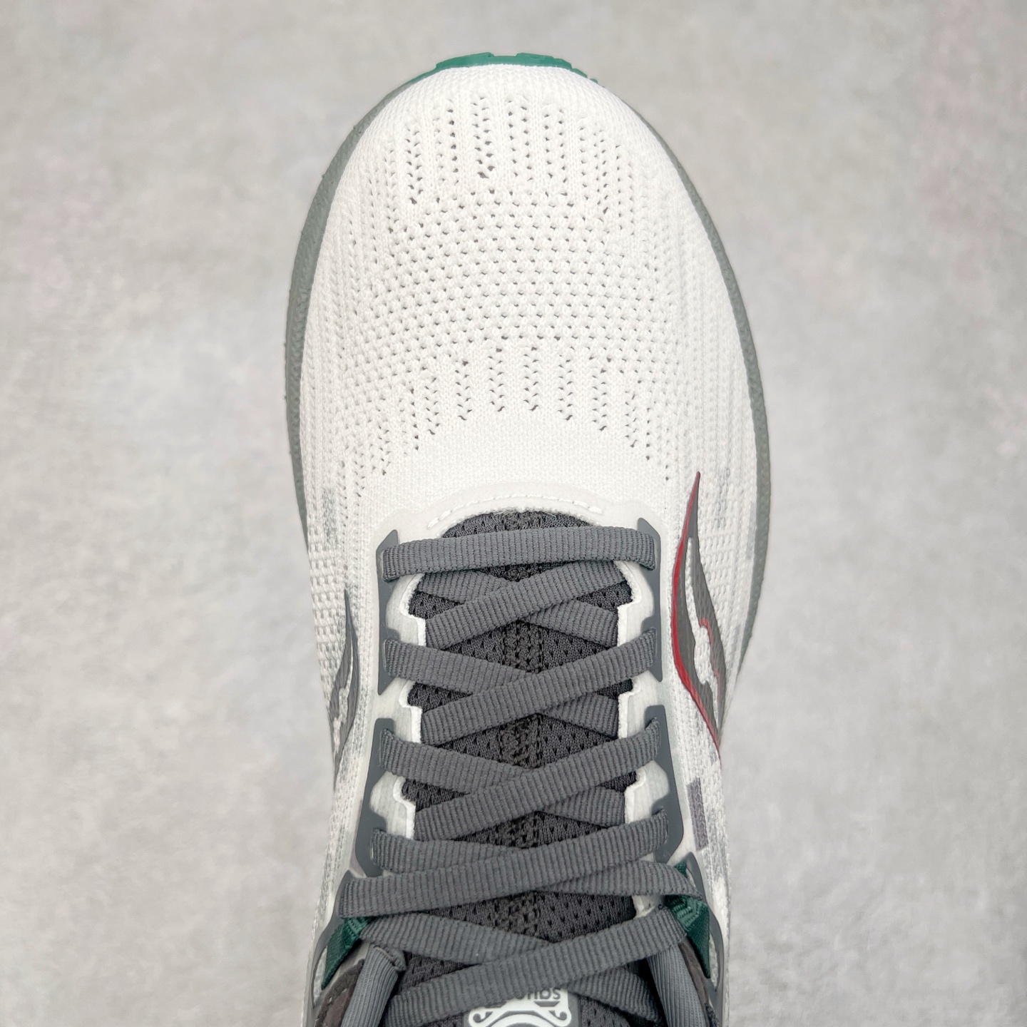 图片[4]-Saucony Triumph 21 索康尼胜利21代旗舰级缓震型跑鞋 性能相比前几代再升级：鞋面采用全新升级的工学网设计 贴合脚部更透气 中底部分使用最新的PWRRUN+材质 搭配PWRRUN+鞋垫使中底的大幅加厚 10mm坡差进一步提供缓震、回弹性能 内底则采用了FORMFIT动态适应系统 动态契合脚型 提升包裹性和舒适性 提供更卓越的动态回馈体验 XT-900橡胶大底 可提供良好的抓地力和较强抗磨性能 尺码：35.5 36 36.5 37.5 38 38.5 39 40 40.5 41 42 42.5 43 44 44.5 45 46-选品中心