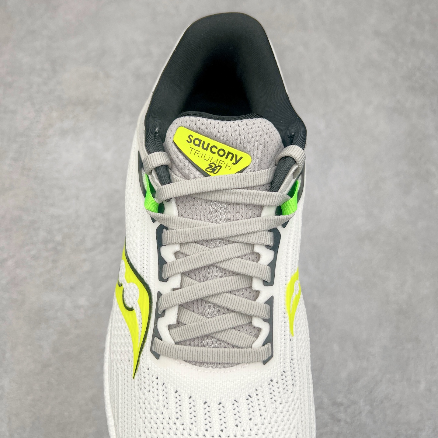 图片[5]-Saucony Triumph 21 索康尼胜利21代旗舰级缓震型跑鞋 性能相比前几代再升级：鞋面采用全新升级的工学网设计 贴合脚部更透气 中底部分使用最新的PWRRUN+材质 搭配PWRRUN+鞋垫使中底的大幅加厚 10mm坡差进一步提供缓震、回弹性能 内底则采用了FORMFIT动态适应系统 动态契合脚型 提升包裹性和舒适性 提供更卓越的动态回馈体验 XT-900橡胶大底 可提供良好的抓地力和较强抗磨性能 尺码：35.5 36 36.5 37.5 38 38.5 39 40 40.5 41 42 42.5 43 44 44.5 45 46-选品中心