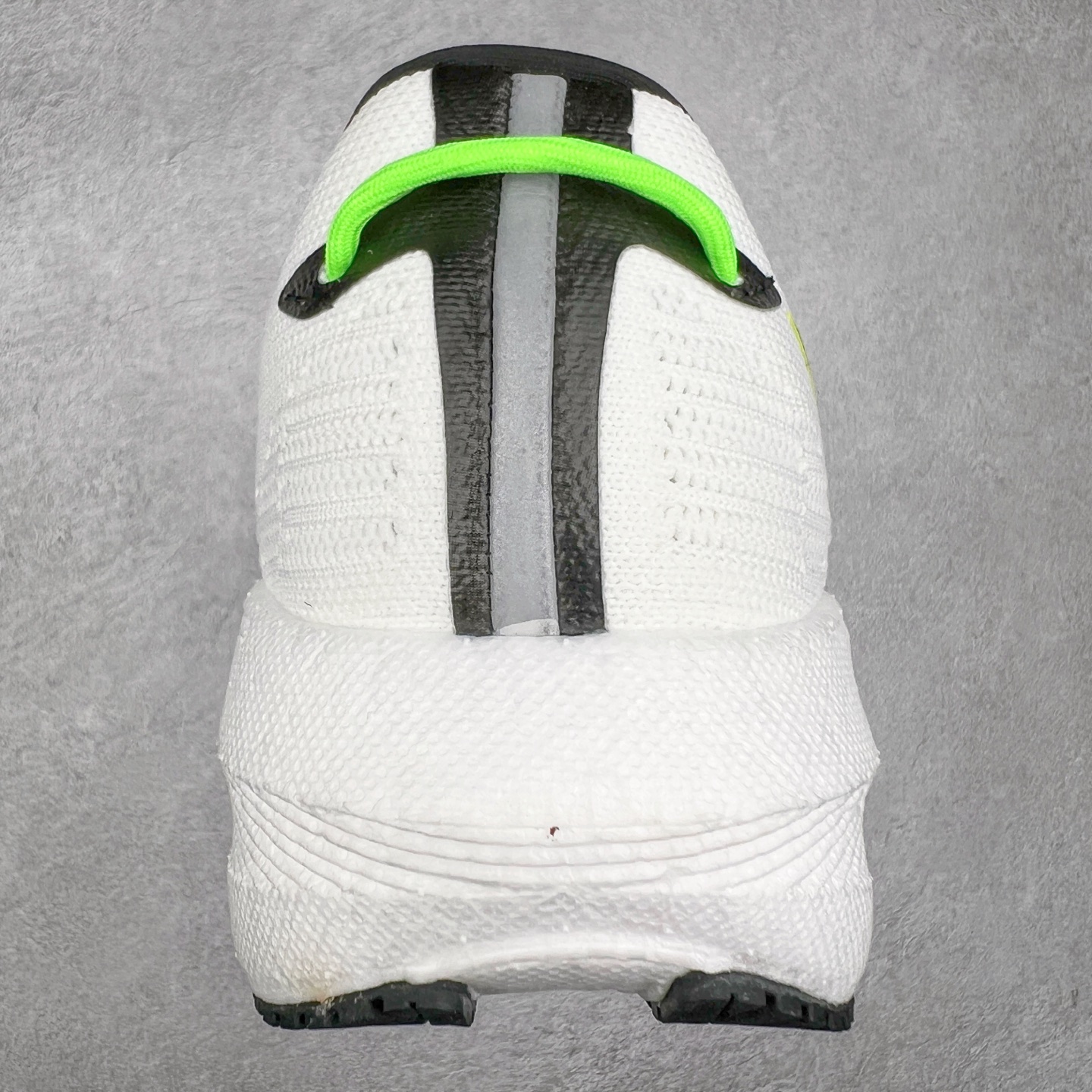 图片[8]-Saucony Triumph 21 索康尼胜利21代旗舰级缓震型跑鞋 性能相比前几代再升级：鞋面采用全新升级的工学网设计 贴合脚部更透气 中底部分使用最新的PWRRUN+材质 搭配PWRRUN+鞋垫使中底的大幅加厚 10mm坡差进一步提供缓震、回弹性能 内底则采用了FORMFIT动态适应系统 动态契合脚型 提升包裹性和舒适性 提供更卓越的动态回馈体验 XT-900橡胶大底 可提供良好的抓地力和较强抗磨性能 尺码：35.5 36 36.5 37.5 38 38.5 39 40 40.5 41 42 42.5 43 44 44.5 45 46-选品中心