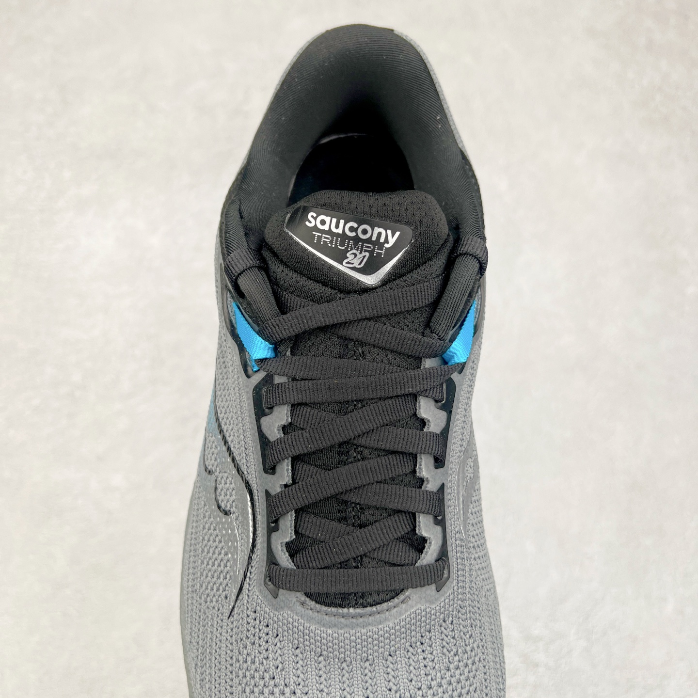 图片[5]-Saucony Triumph 21 索康尼胜利21代旗舰级缓震型跑鞋 性能相比前几代再升级：鞋面采用全新升级的工学网设计 贴合脚部更透气 中底部分使用最新的PWRRUN+材质 搭配PWRRUN+鞋垫使中底的大幅加厚 10mm坡差进一步提供缓震、回弹性能 内底则采用了FORMFIT动态适应系统 动态契合脚型 提升包裹性和舒适性 提供更卓越的动态回馈体验 XT-900橡胶大底 可提供良好的抓地力和较强抗磨性能 尺码：35.5 36 36.5 37.5 38 38.5 39 40 40.5 41 42 42.5 43 44 44.5 45 46-选品中心