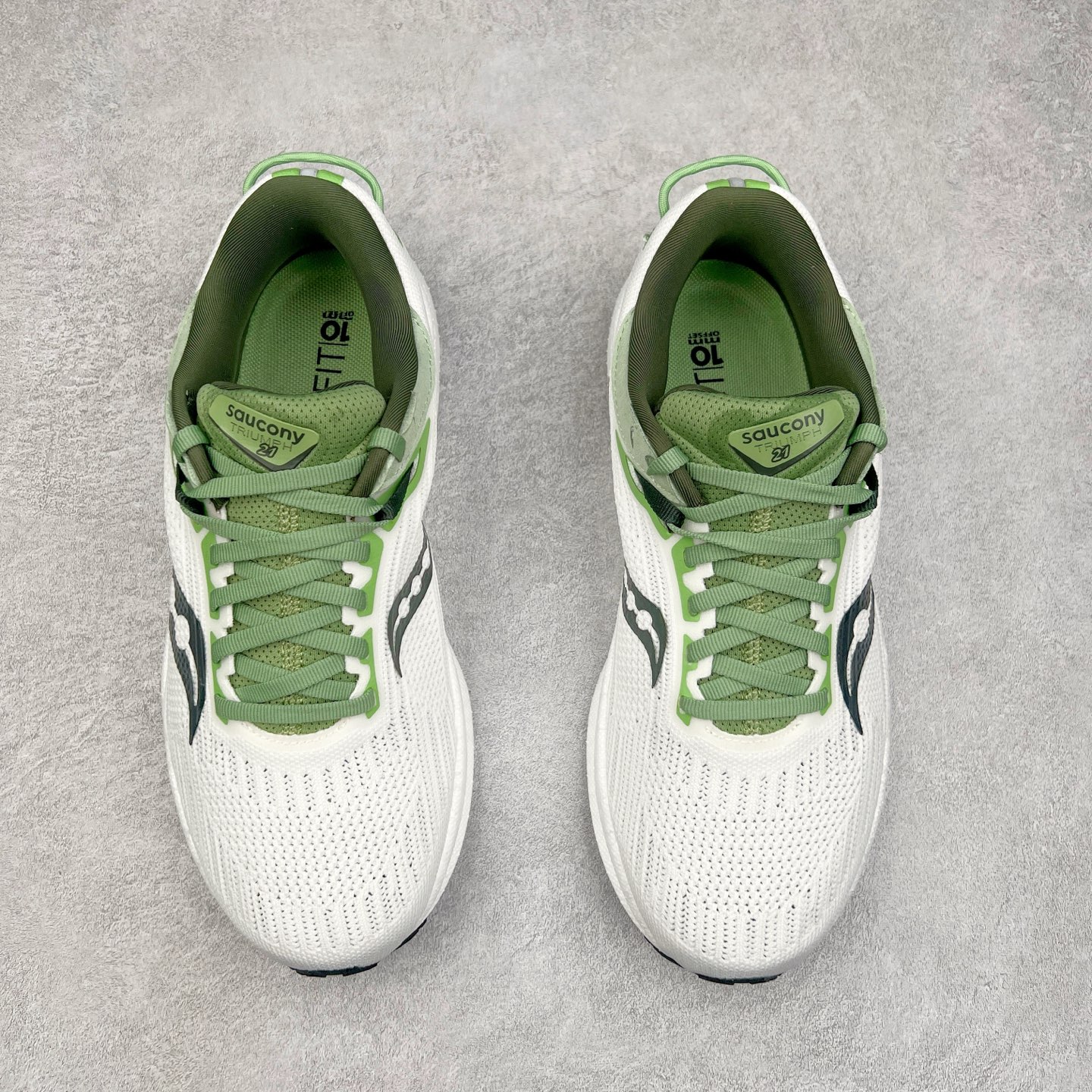 图片[2]-Saucony Triumph 21 索康尼胜利21代旗舰级缓震型跑鞋 性能相比前几代再升级：鞋面采用全新升级的工学网设计 贴合脚部更透气 中底部分使用最新的PWRRUN+材质 搭配PWRRUN+鞋垫使中底的大幅加厚 10mm坡差进一步提供缓震、回弹性能 内底则采用了FORMFIT动态适应系统 动态契合脚型 提升包裹性和舒适性 提供更卓越的动态回馈体验 XT-900橡胶大底 可提供良好的抓地力和较强抗磨性能 尺码：35.5 36 36.5 37.5 38 38.5 39 40 40.5 41 42 42.5 43 44 44.5 45 46-选品中心