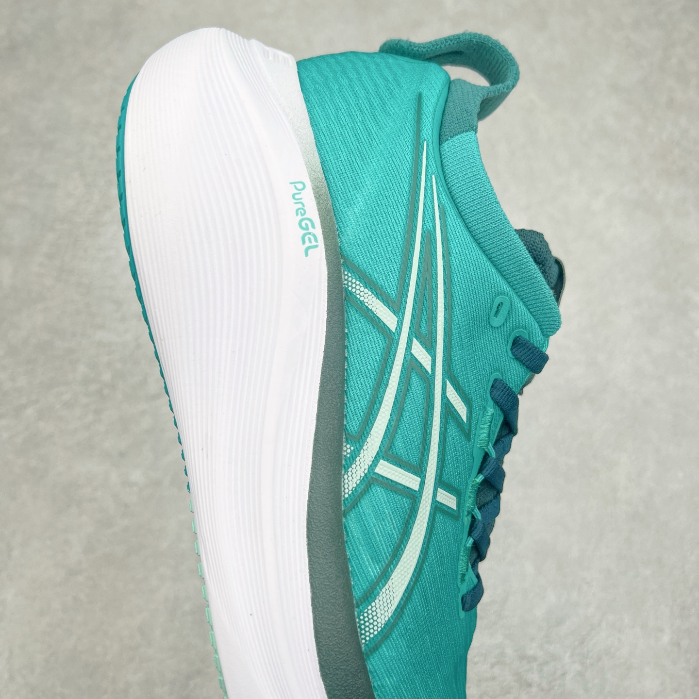 图片[6]-Asics GEL-Nimbus 27 亚瑟士缓震跑鞋 近年复古风潮的势头很旺 ASICS一直坚信保持身体的健康与活力是打造健康快乐的生活方式的最佳途径 ASICS为复古鞋型注入新设计 为玩家的街头穿搭提供了更多可能 GEL-NIMBUSTM9运动鞋最初是为中立和仰卧跑步者设计的长距离训练器 采用原始材料和关键细节重新设计 其Y2K时代的工业外观也被大胆的对比和色块所抵消 尺码：36 36.5 37.5 38 38.5 39 40 40.5 41.5 42 42.5 43.5 44 44.5 45-选品中心