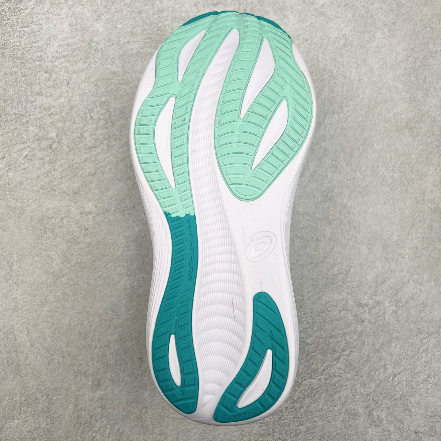 图片[9]-Asics GEL-Nimbus 27 亚瑟士缓震跑鞋 近年复古风潮的势头很旺 ASICS一直坚信保持身体的健康与活力是打造健康快乐的生活方式的最佳途径 ASICS为复古鞋型注入新设计 为玩家的街头穿搭提供了更多可能 GEL-NIMBUSTM9运动鞋最初是为中立和仰卧跑步者设计的长距离训练器 采用原始材料和关键细节重新设计 其Y2K时代的工业外观也被大胆的对比和色块所抵消 尺码：36 36.5 37.5 38 38.5 39 40 40.5 41.5 42 42.5 43.5 44 44.5 45-选品中心