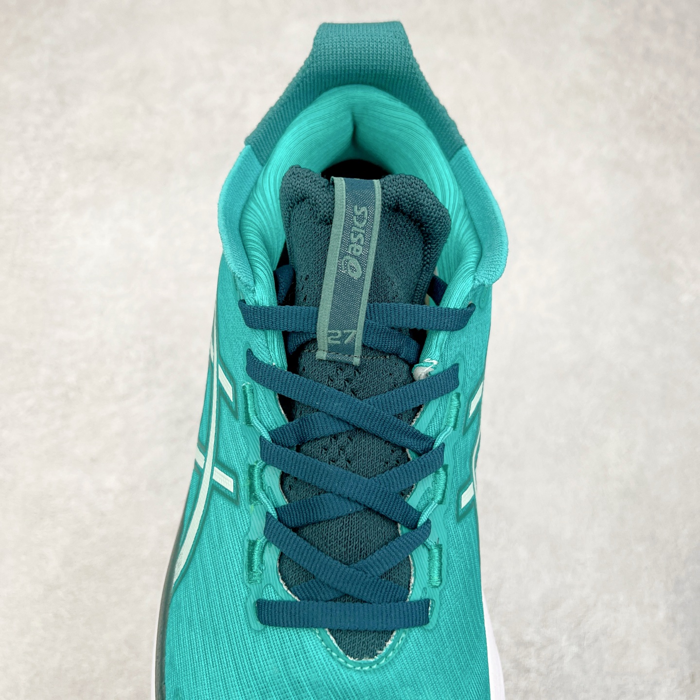 图片[5]-Asics GEL-Nimbus 27 亚瑟士缓震跑鞋 近年复古风潮的势头很旺 ASICS一直坚信保持身体的健康与活力是打造健康快乐的生活方式的最佳途径 ASICS为复古鞋型注入新设计 为玩家的街头穿搭提供了更多可能 GEL-NIMBUSTM9运动鞋最初是为中立和仰卧跑步者设计的长距离训练器 采用原始材料和关键细节重新设计 其Y2K时代的工业外观也被大胆的对比和色块所抵消 尺码：36 36.5 37.5 38 38.5 39 40 40.5 41.5 42 42.5 43.5 44 44.5 45-选品中心