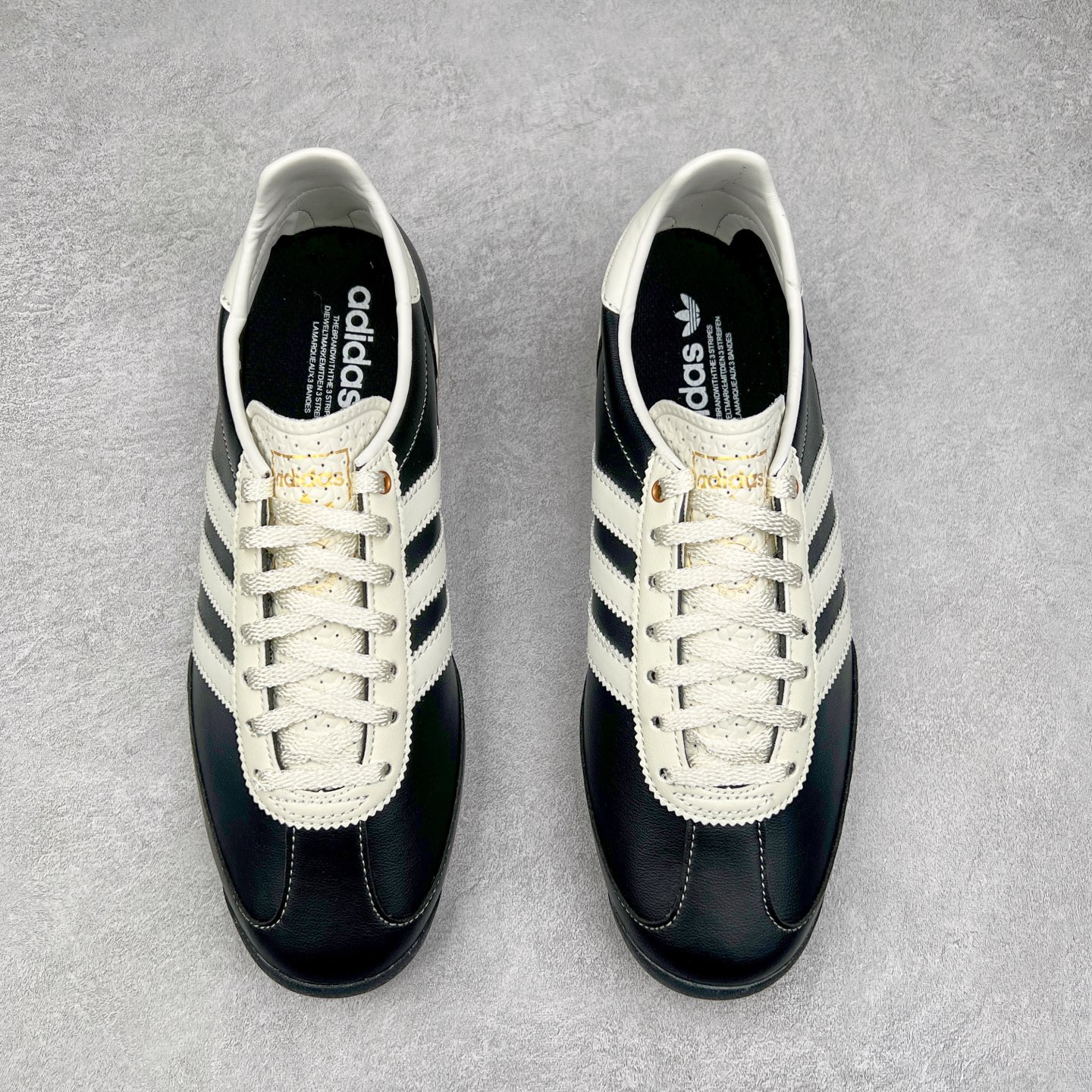 图片[2]-＃HP纯原 AD Wmns SL72 OG 系列德训足球风百搭低帮休闲运动板鞋 JI3968 采用高弹EVA+MODEL+RB三层组合底 区别市面RB一体大底 三层组合鞋底重量与原鞋一致 Originals 将有「T 头鞋」造型的诞生于 1972 年的 SL72 鞋款复刻带回 各位买鞋又有新选择了 1972 年 SL72 问世后 引领了后来阿迪达斯的跑鞋发展方向 其中「SL」代表了 Super Light 彰显了产品轻便的特性 1972 年 SL72 问世后 引领了后来阿迪达斯的跑鞋发展方向 其中「SL」代表了 Super Light 彰显了产品轻便的特性 这次 Originals 延续其轻质经典的基因 带来男女两款 SL72 男生款带来 SL72 RS 鞋型 RS 意为 Reshaped（重塑）鞋款在保留了经典的外观基础上 在尼龙材质里增加了填充物 使鞋型更加挺立和饱满 鞋头则更加圆润 鞋底的 EVA 材质则增加了鞋款的高度 女生款则带来 SL72 OG W 鞋型 OG 顾名思义则是致敬经典款式 相较于 RS（Reshaped）鞋款 鞋身更加纤细 其整体鞋身轮廓、线条、细节、材质上尊崇 70 年代 SL72 的设计 还原经典味道 尺码：36 36⅔ 37⅓ 38 38⅔ 39⅓ 40 40⅔ 41⅓ 42 42⅔ 43⅓ 44 44⅔ 45-选品中心