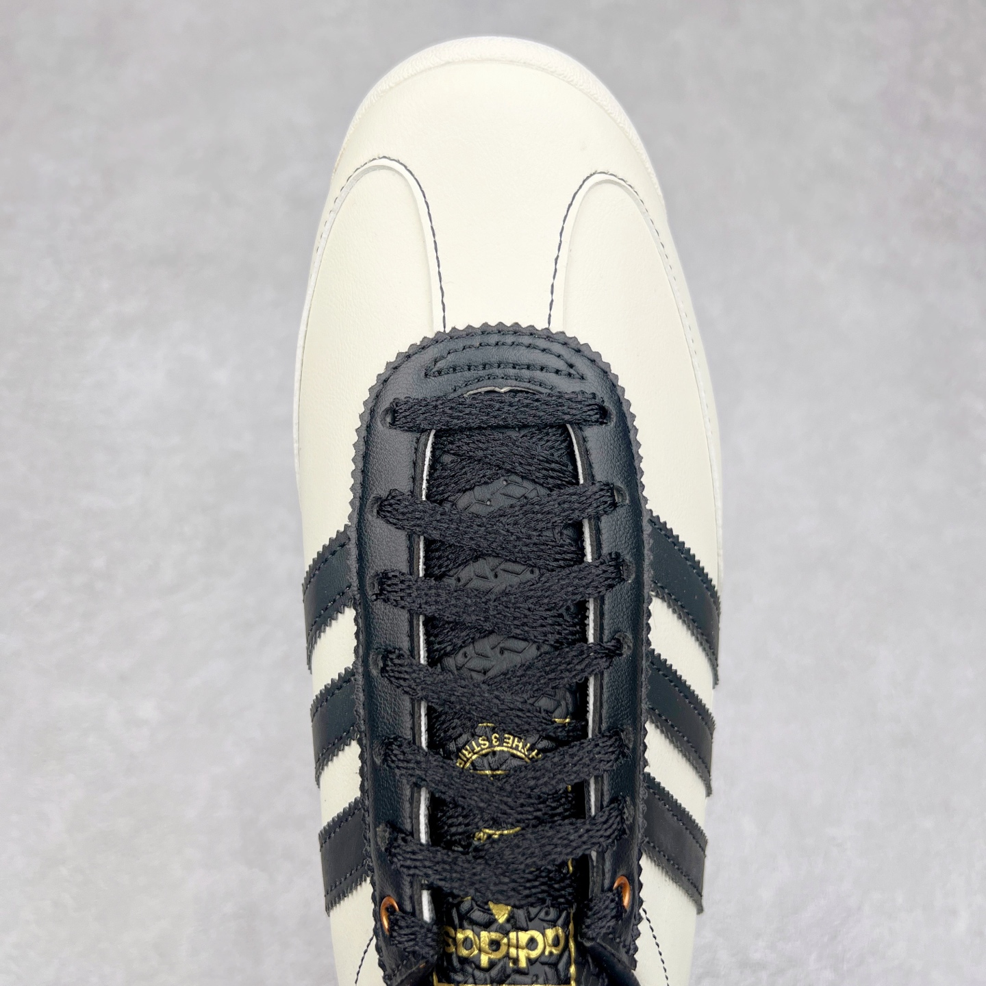 图片[4]-＃HP纯原 AD Wmns SL72 OG 系列德训足球风百搭低帮休闲运动板鞋 JI3969 采用高弹EVA+MODEL+RB三层组合底 区别市面RB一体大底 三层组合鞋底重量与原鞋一致 Originals 将有「T 头鞋」造型的诞生于 1972 年的 SL72 鞋款复刻带回 各位买鞋又有新选择了 1972 年 SL72 问世后 引领了后来阿迪达斯的跑鞋发展方向 其中「SL」代表了 Super Light 彰显了产品轻便的特性 1972 年 SL72 问世后 引领了后来阿迪达斯的跑鞋发展方向 其中「SL」代表了 Super Light 彰显了产品轻便的特性 这次 Originals 延续其轻质经典的基因 带来男女两款 SL72 男生款带来 SL72 RS 鞋型 RS 意为 Reshaped（重塑）鞋款在保留了经典的外观基础上 在尼龙材质里增加了填充物 使鞋型更加挺立和饱满 鞋头则更加圆润 鞋底的 EVA 材质则增加了鞋款的高度 女生款则带来 SL72 OG W 鞋型 OG 顾名思义则是致敬经典款式 相较于 RS（Reshaped）鞋款 鞋身更加纤细 其整体鞋身轮廓、线条、细节、材质上尊崇 70 年代 SL72 的设计 还原经典味道 尺码：36 36⅔ 37⅓ 38 38⅔ 39⅓ 40 40⅔ 41⅓ 42 42⅔ 43⅓ 44 44⅔ 45-选品中心