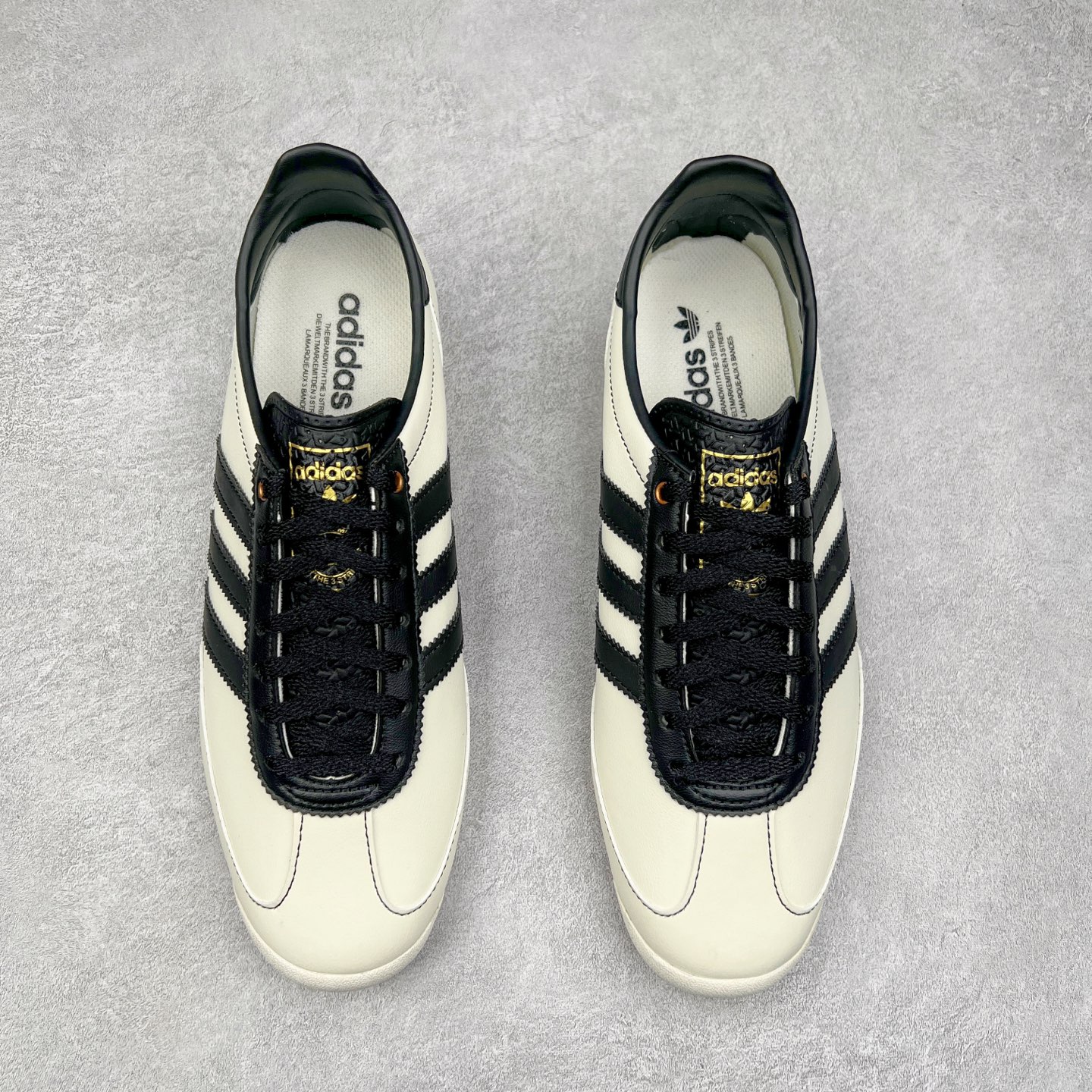 图片[2]-＃HP纯原 AD Wmns SL72 OG 系列德训足球风百搭低帮休闲运动板鞋 JI3969 采用高弹EVA+MODEL+RB三层组合底 区别市面RB一体大底 三层组合鞋底重量与原鞋一致 Originals 将有「T 头鞋」造型的诞生于 1972 年的 SL72 鞋款复刻带回 各位买鞋又有新选择了 1972 年 SL72 问世后 引领了后来阿迪达斯的跑鞋发展方向 其中「SL」代表了 Super Light 彰显了产品轻便的特性 1972 年 SL72 问世后 引领了后来阿迪达斯的跑鞋发展方向 其中「SL」代表了 Super Light 彰显了产品轻便的特性 这次 Originals 延续其轻质经典的基因 带来男女两款 SL72 男生款带来 SL72 RS 鞋型 RS 意为 Reshaped（重塑）鞋款在保留了经典的外观基础上 在尼龙材质里增加了填充物 使鞋型更加挺立和饱满 鞋头则更加圆润 鞋底的 EVA 材质则增加了鞋款的高度 女生款则带来 SL72 OG W 鞋型 OG 顾名思义则是致敬经典款式 相较于 RS（Reshaped）鞋款 鞋身更加纤细 其整体鞋身轮廓、线条、细节、材质上尊崇 70 年代 SL72 的设计 还原经典味道 尺码：36 36⅔ 37⅓ 38 38⅔ 39⅓ 40 40⅔ 41⅓ 42 42⅔ 43⅓ 44 44⅔ 45-选品中心