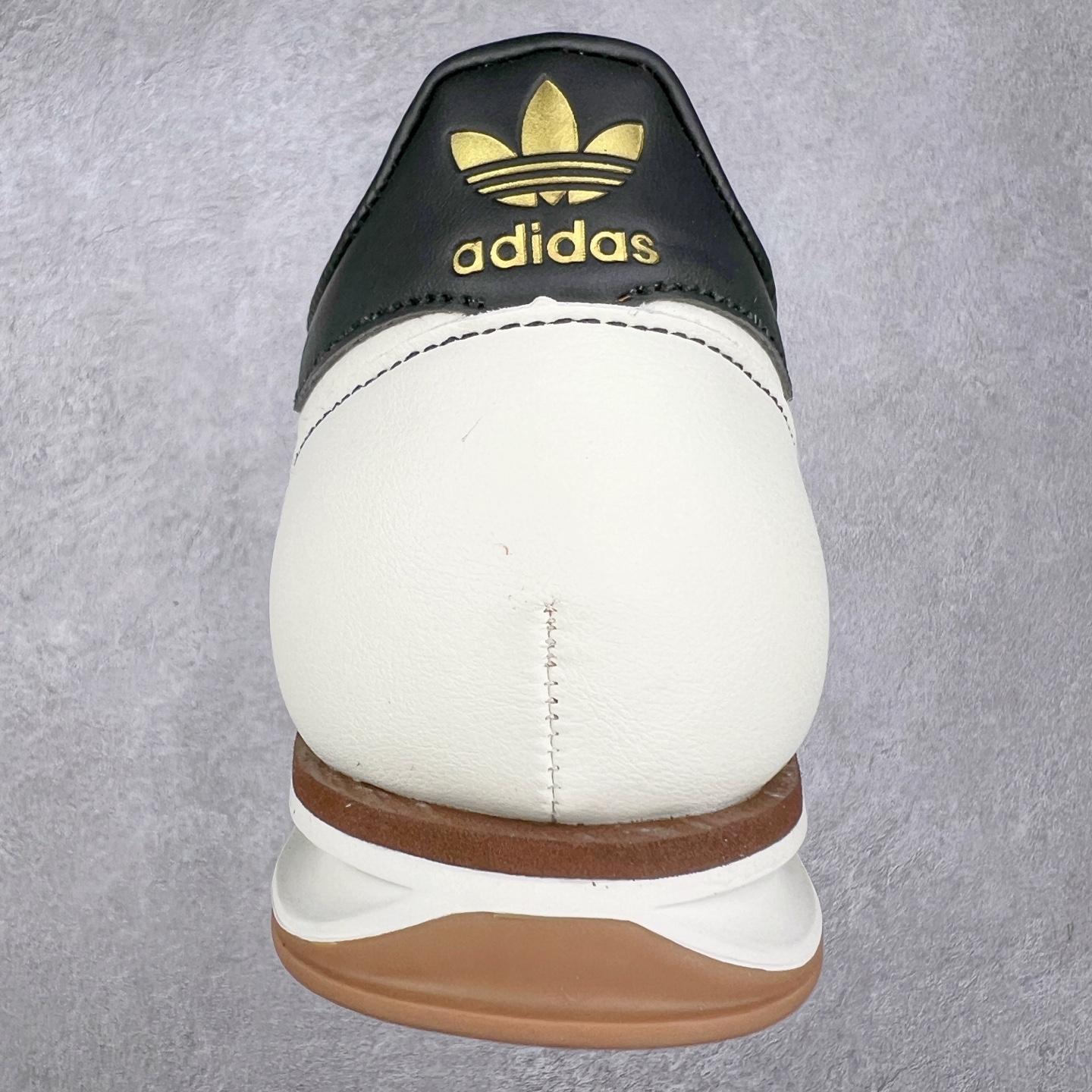 图片[8]-＃HP纯原 AD Wmns SL72 OG 系列德训足球风百搭低帮休闲运动板鞋 JI3969 采用高弹EVA+MODEL+RB三层组合底 区别市面RB一体大底 三层组合鞋底重量与原鞋一致 Originals 将有「T 头鞋」造型的诞生于 1972 年的 SL72 鞋款复刻带回 各位买鞋又有新选择了 1972 年 SL72 问世后 引领了后来阿迪达斯的跑鞋发展方向 其中「SL」代表了 Super Light 彰显了产品轻便的特性 1972 年 SL72 问世后 引领了后来阿迪达斯的跑鞋发展方向 其中「SL」代表了 Super Light 彰显了产品轻便的特性 这次 Originals 延续其轻质经典的基因 带来男女两款 SL72 男生款带来 SL72 RS 鞋型 RS 意为 Reshaped（重塑）鞋款在保留了经典的外观基础上 在尼龙材质里增加了填充物 使鞋型更加挺立和饱满 鞋头则更加圆润 鞋底的 EVA 材质则增加了鞋款的高度 女生款则带来 SL72 OG W 鞋型 OG 顾名思义则是致敬经典款式 相较于 RS（Reshaped）鞋款 鞋身更加纤细 其整体鞋身轮廓、线条、细节、材质上尊崇 70 年代 SL72 的设计 还原经典味道 尺码：36 36⅔ 37⅓ 38 38⅔ 39⅓ 40 40⅔ 41⅓ 42 42⅔ 43⅓ 44 44⅔ 45-选品中心